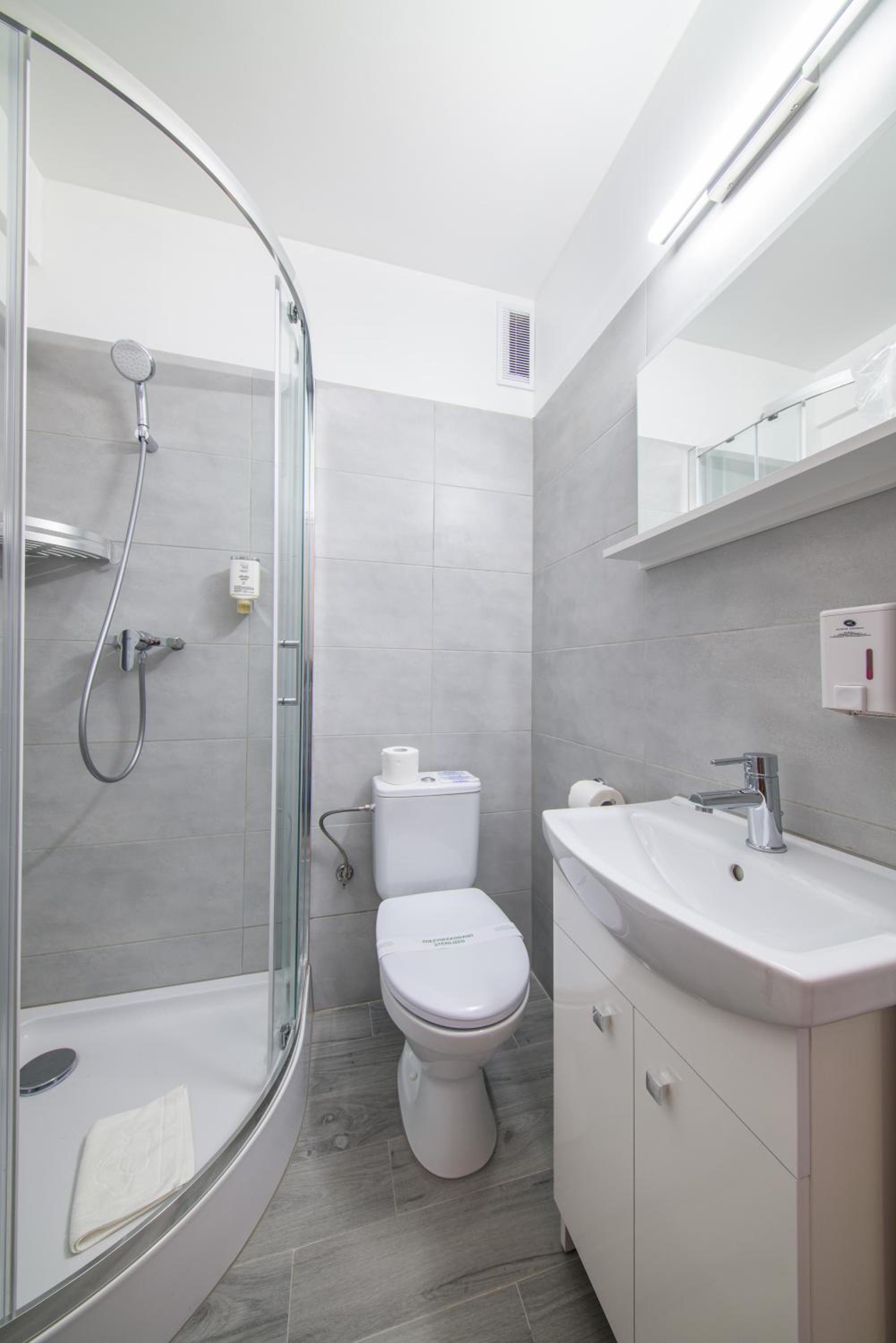 Double or Twin Room - Photo 7