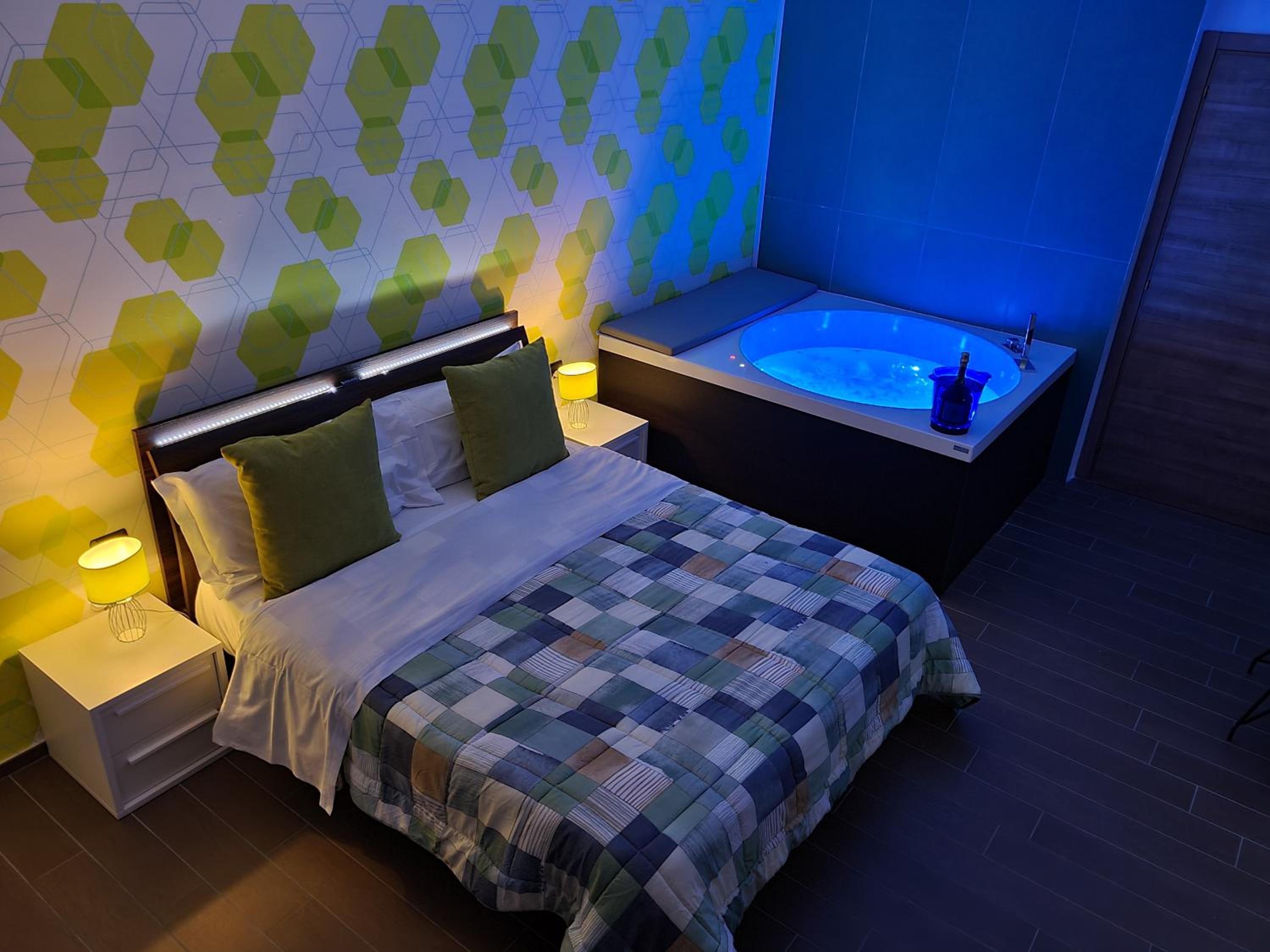 King Room with Spa Bath photo 2