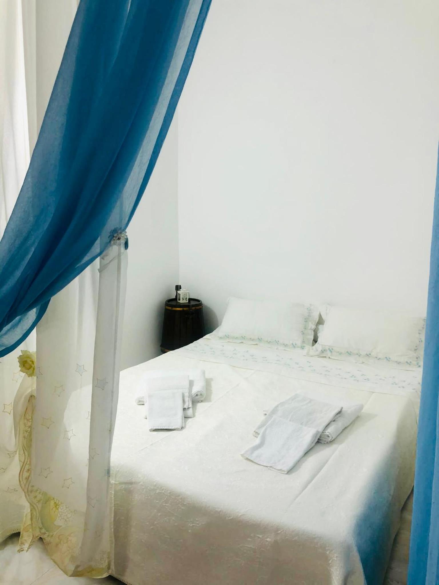 Queen Room with Garden View - Photo 2