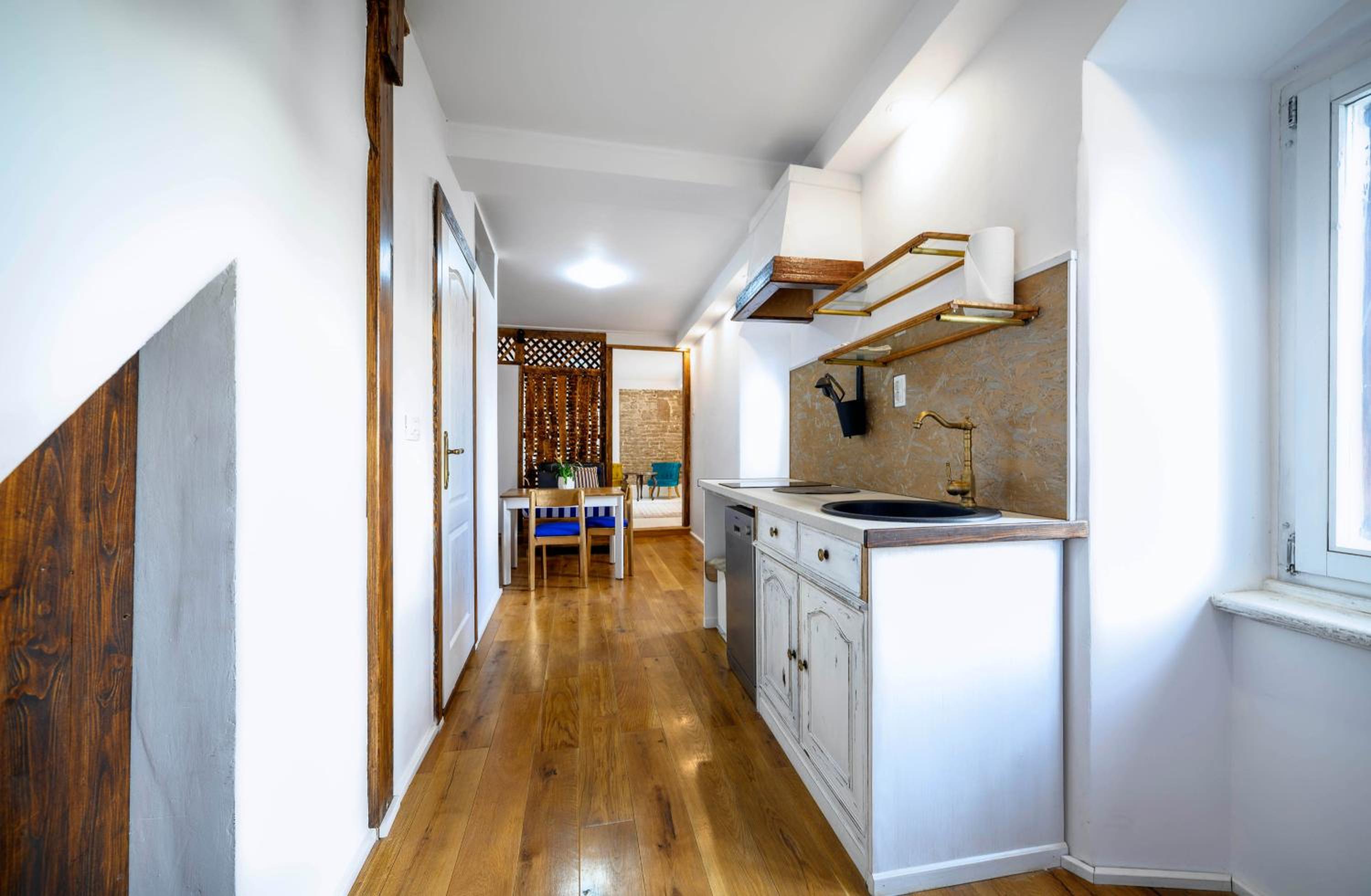 Apartment with Sea View - Photo 10