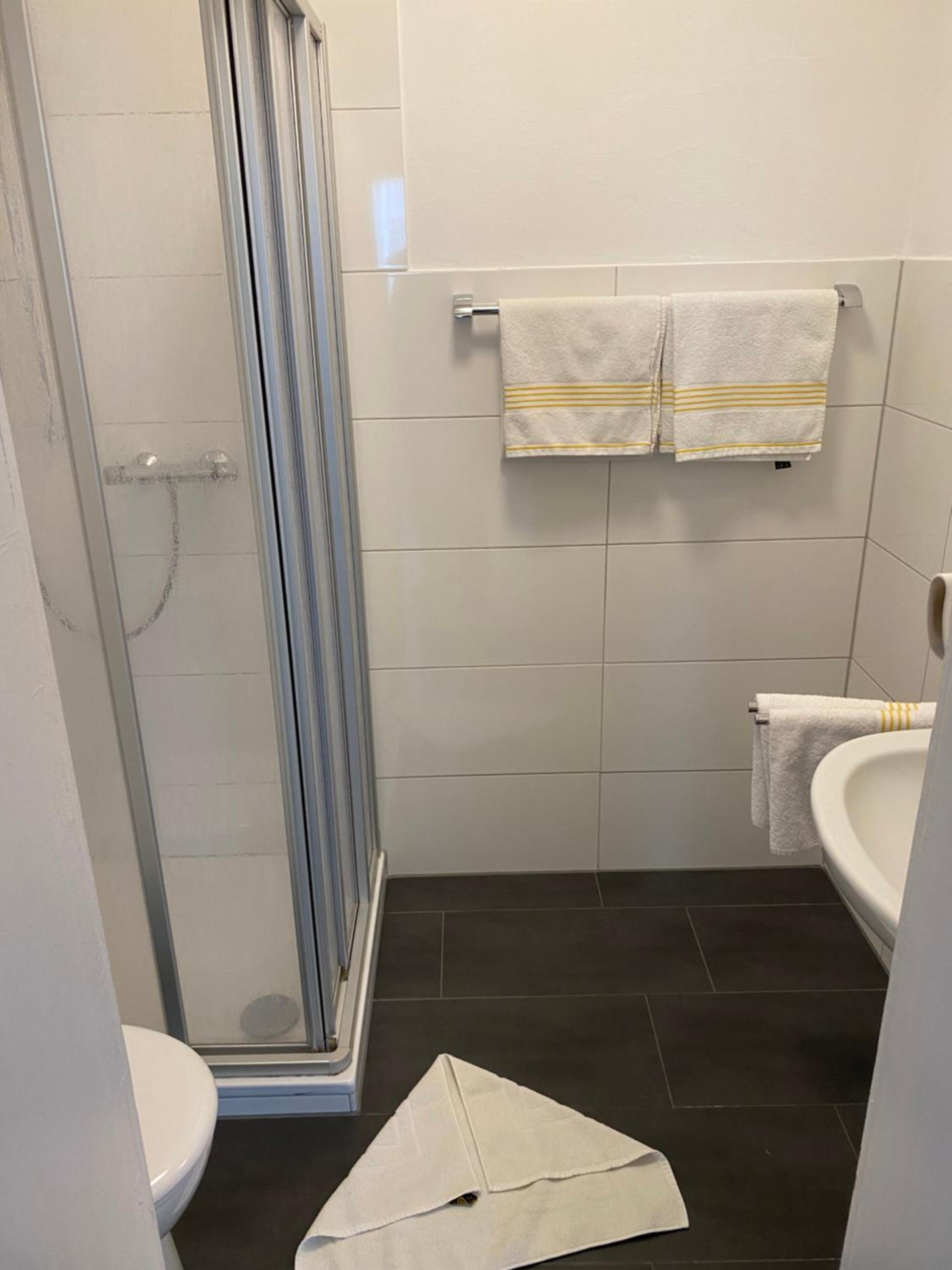 Single Room with Private Bathroom photo 3