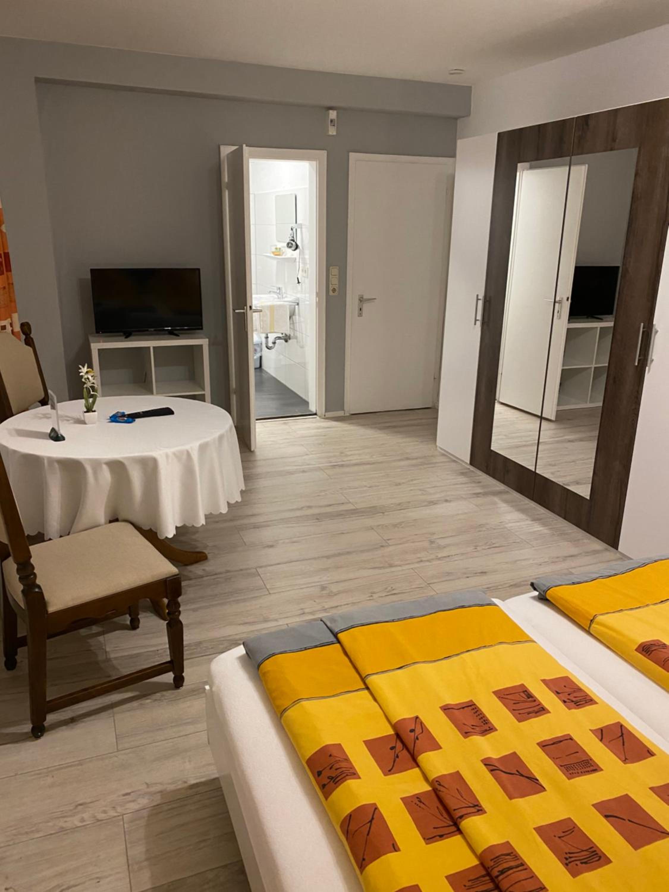 Single Room with Private Bathroom photo 2