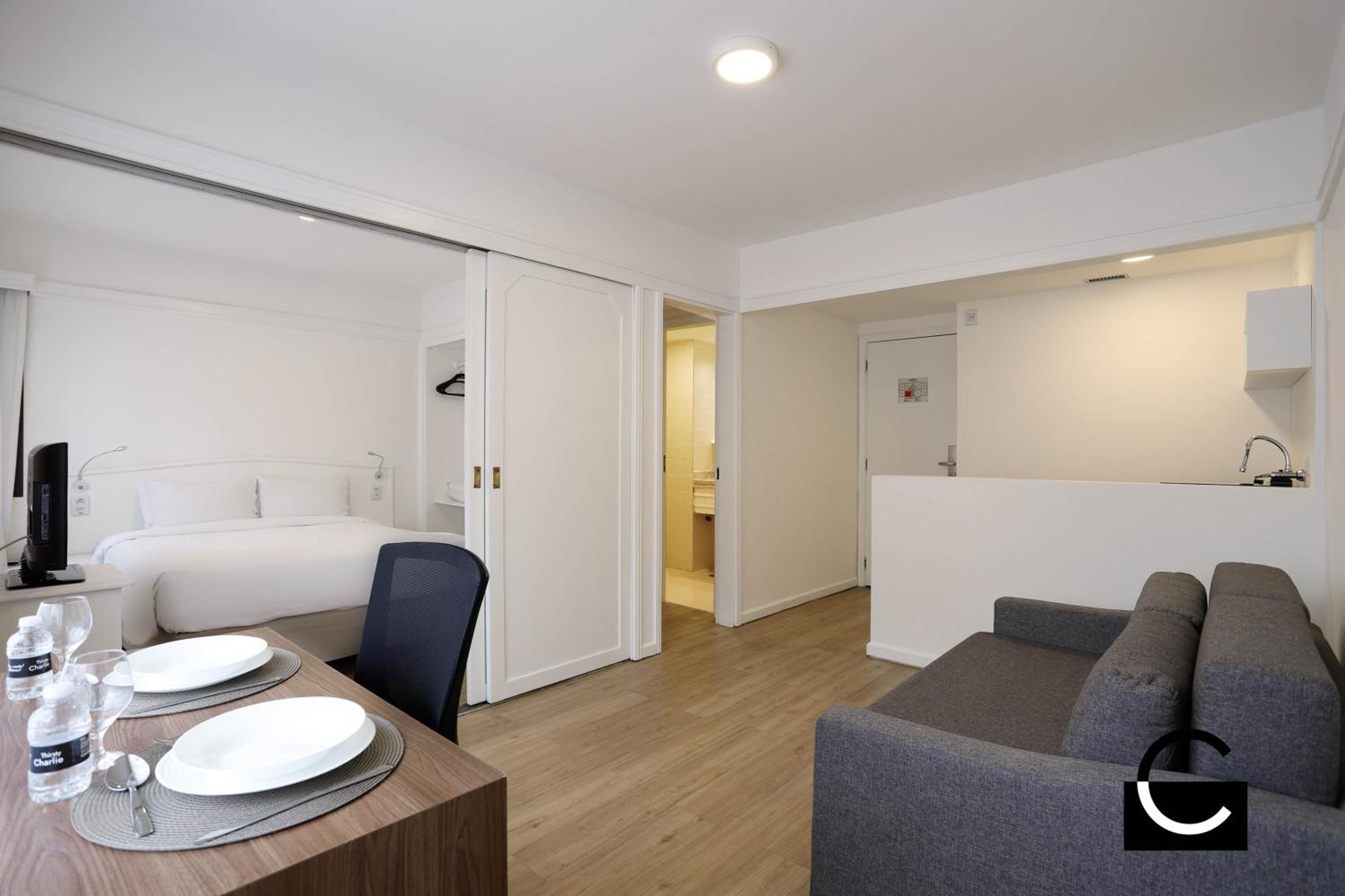 Studio Apartment - Photo 2