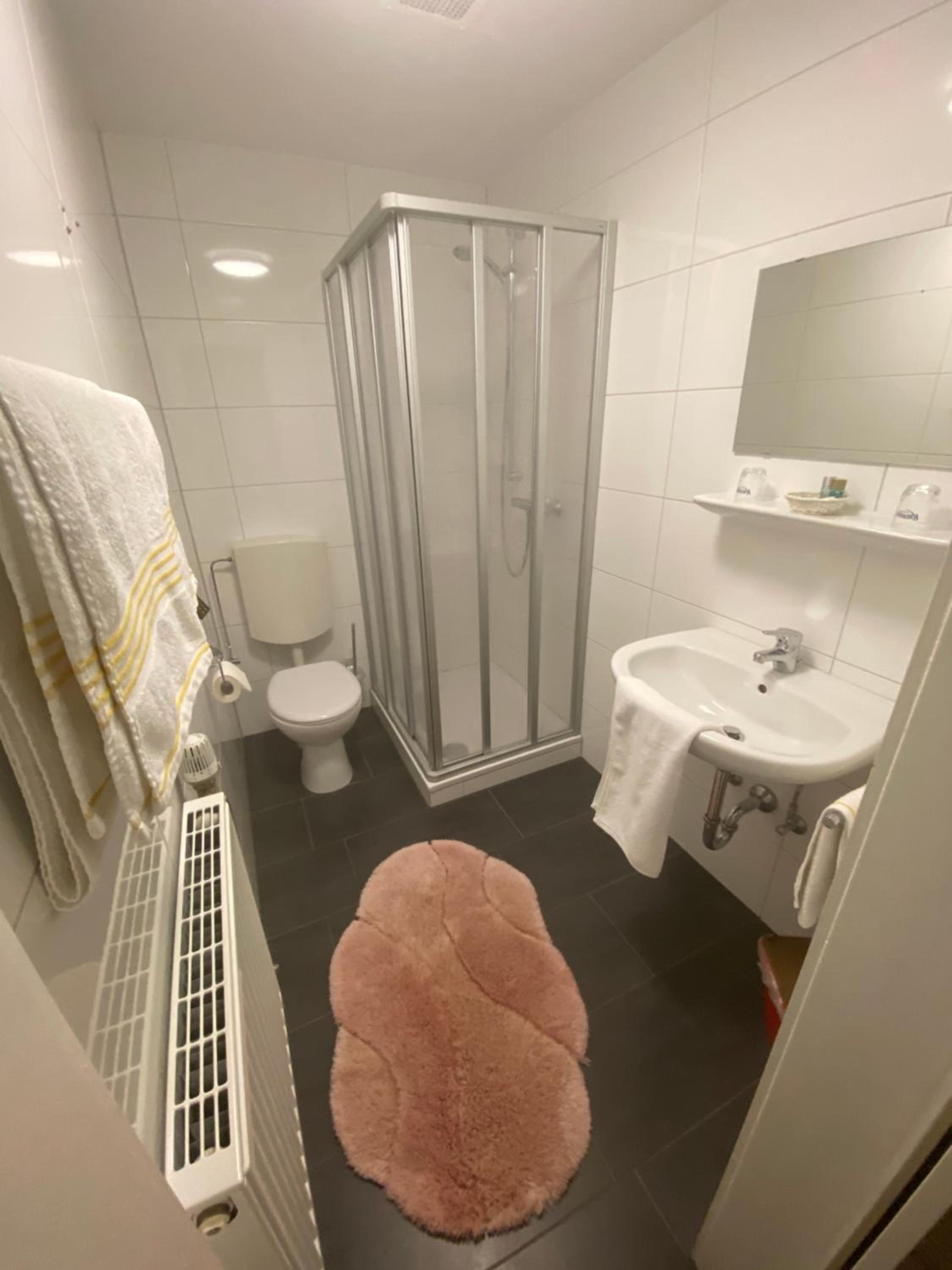 Single Room with Private Bathroom photo 1