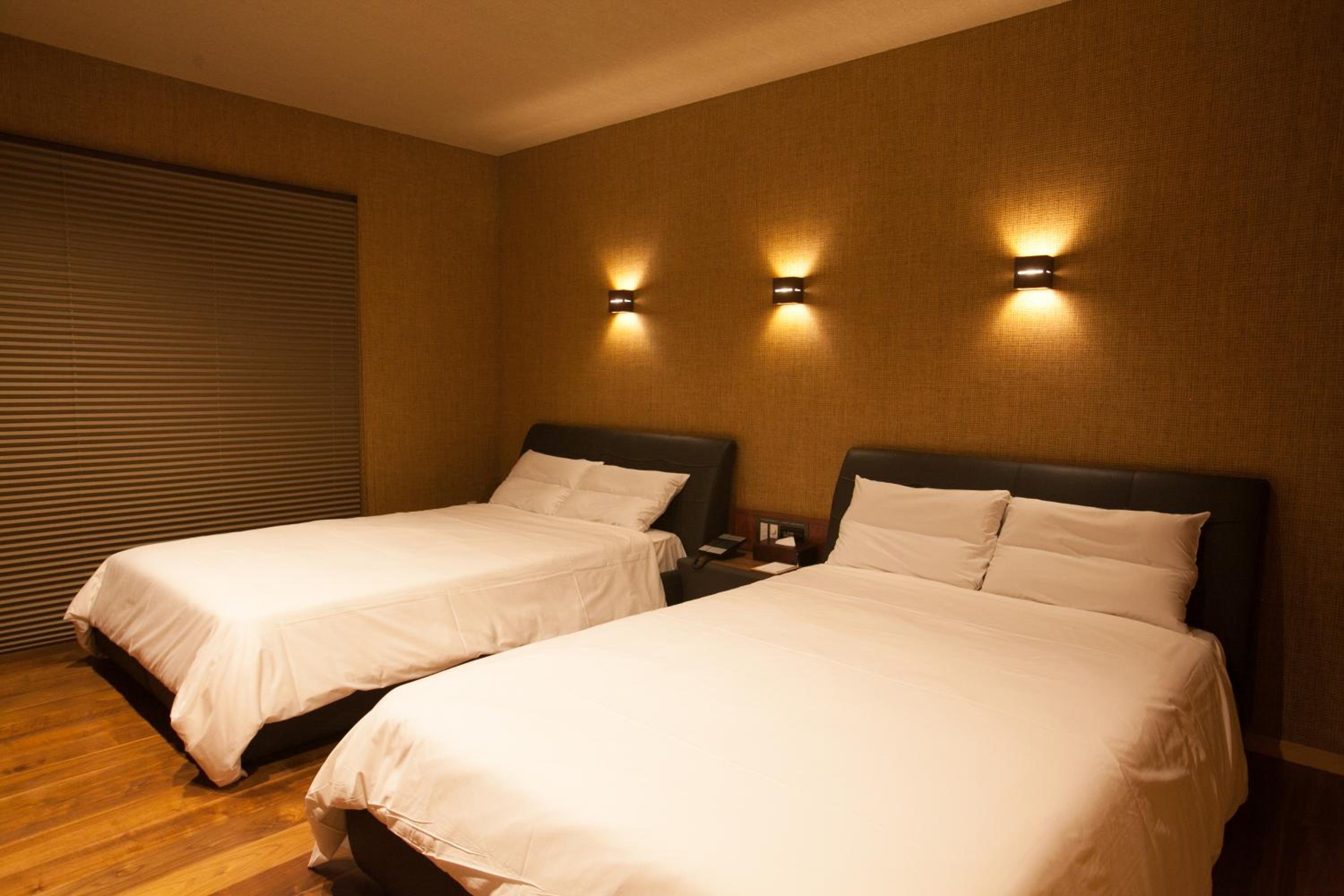 Premium Western-Style Room with Tatami Area with Indoor Bath and Open-Air Bath with Swimming Pool (Only Summer) - Take -	 photo 3