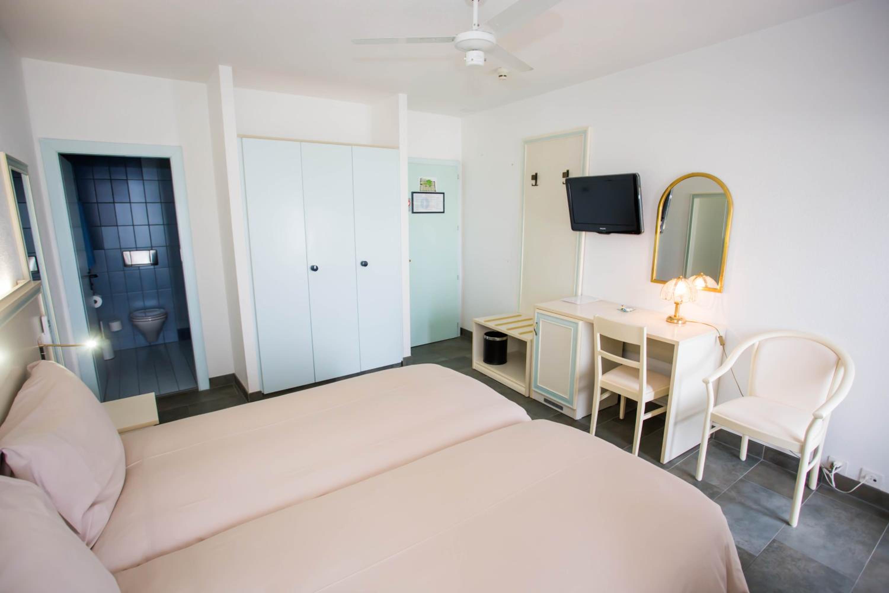Triple Room with Lake View