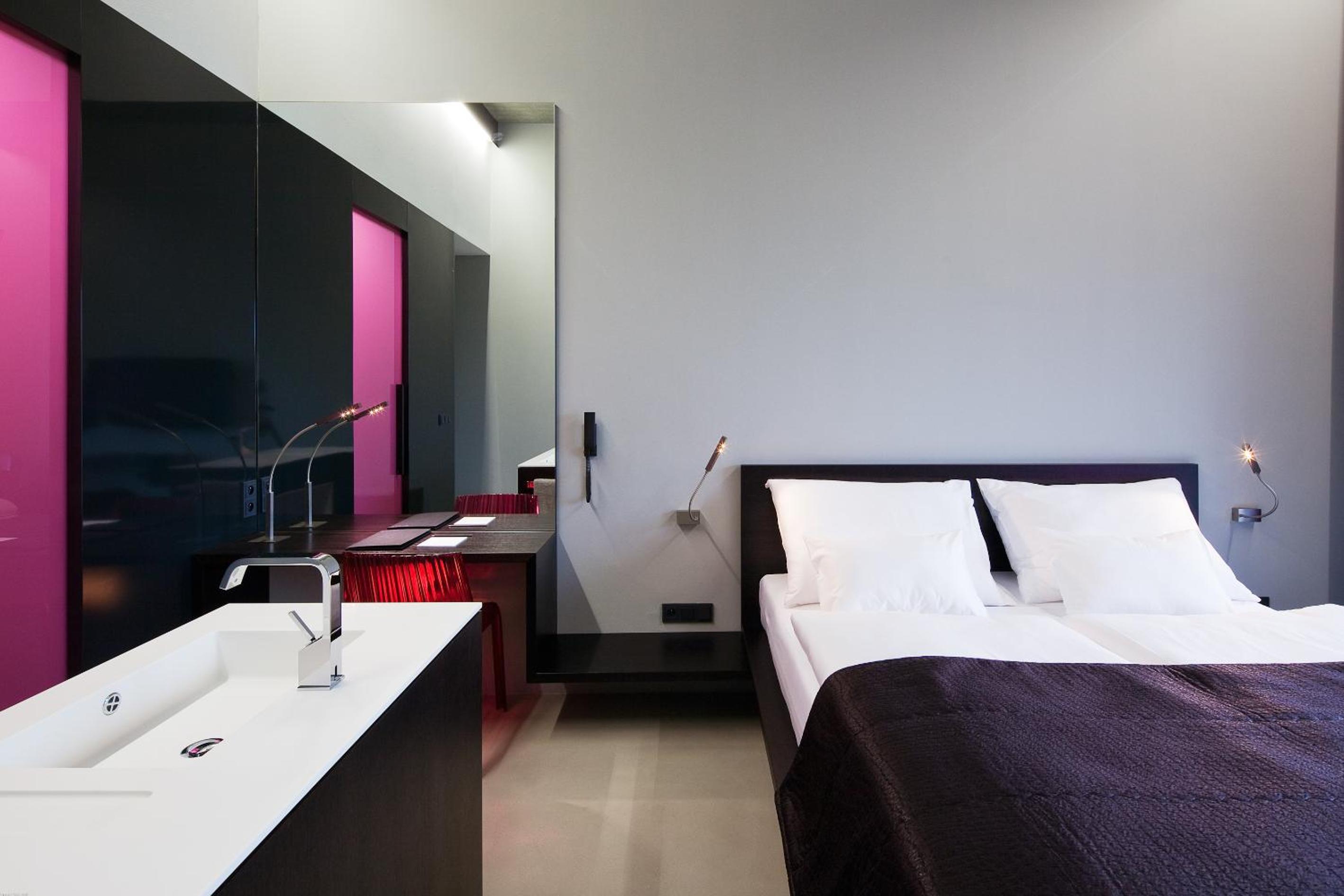 Deluxe Queen Room - Photo 1