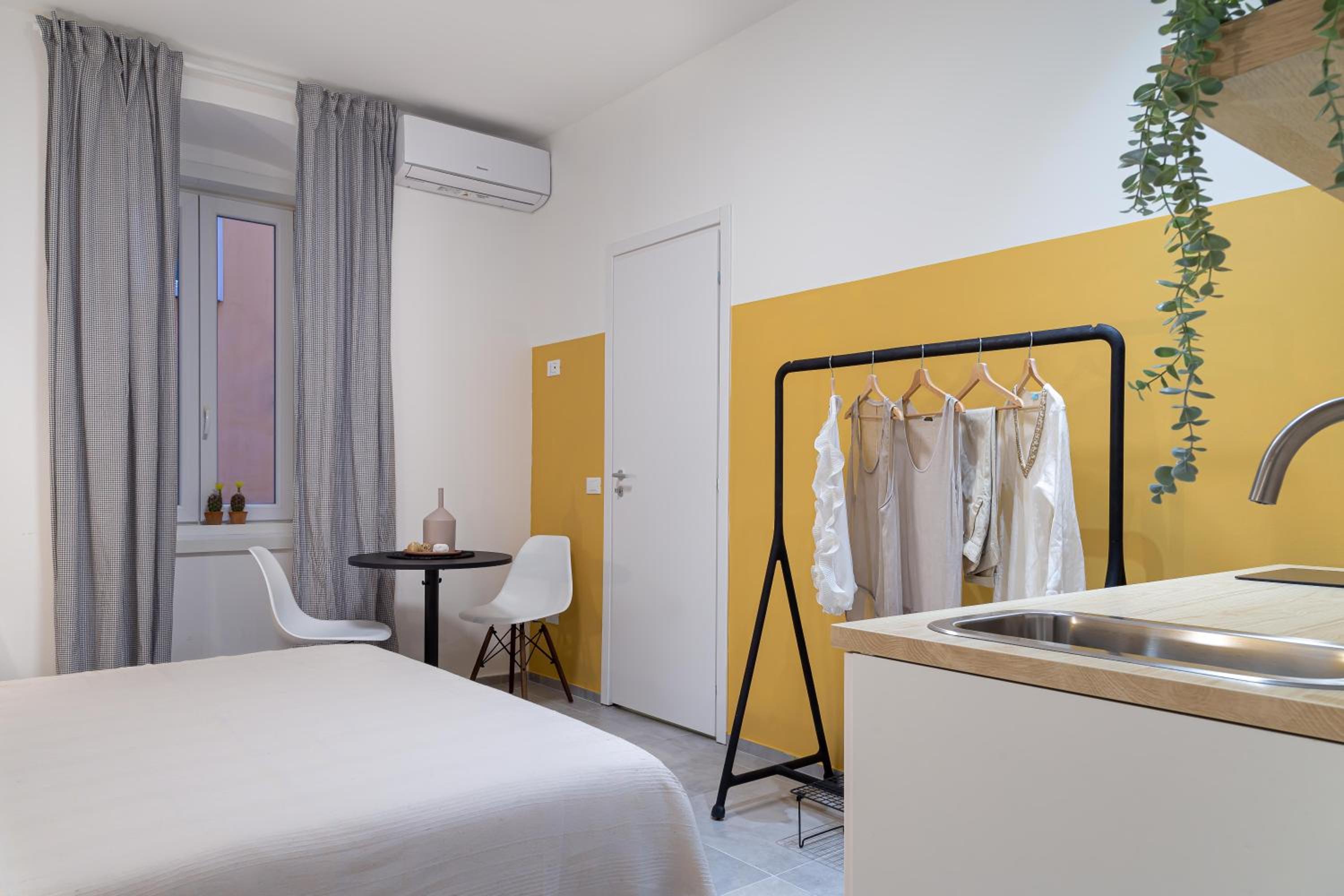 One-Bedroom Apartment - Photo 4