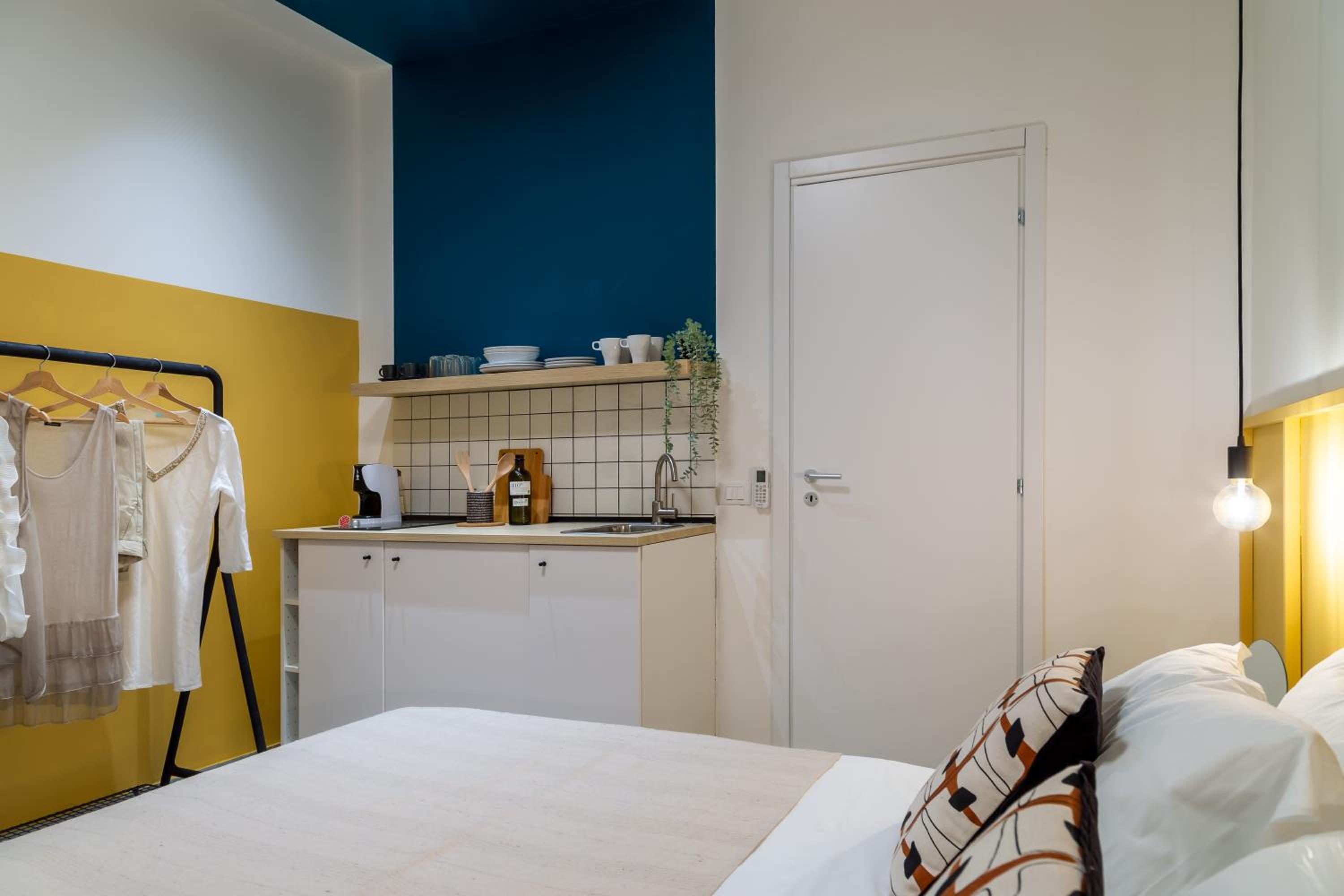 One-Bedroom Apartment - Photo 8