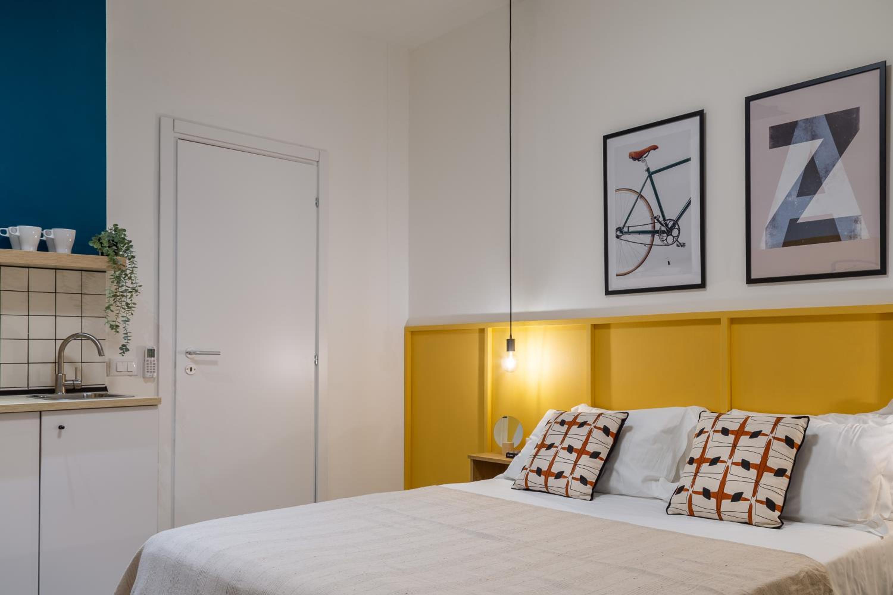 One-Bedroom Apartment - Photo 2