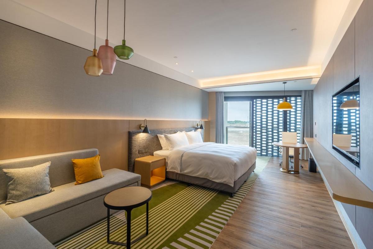 Premium King Room - Non-Smoking photo 2