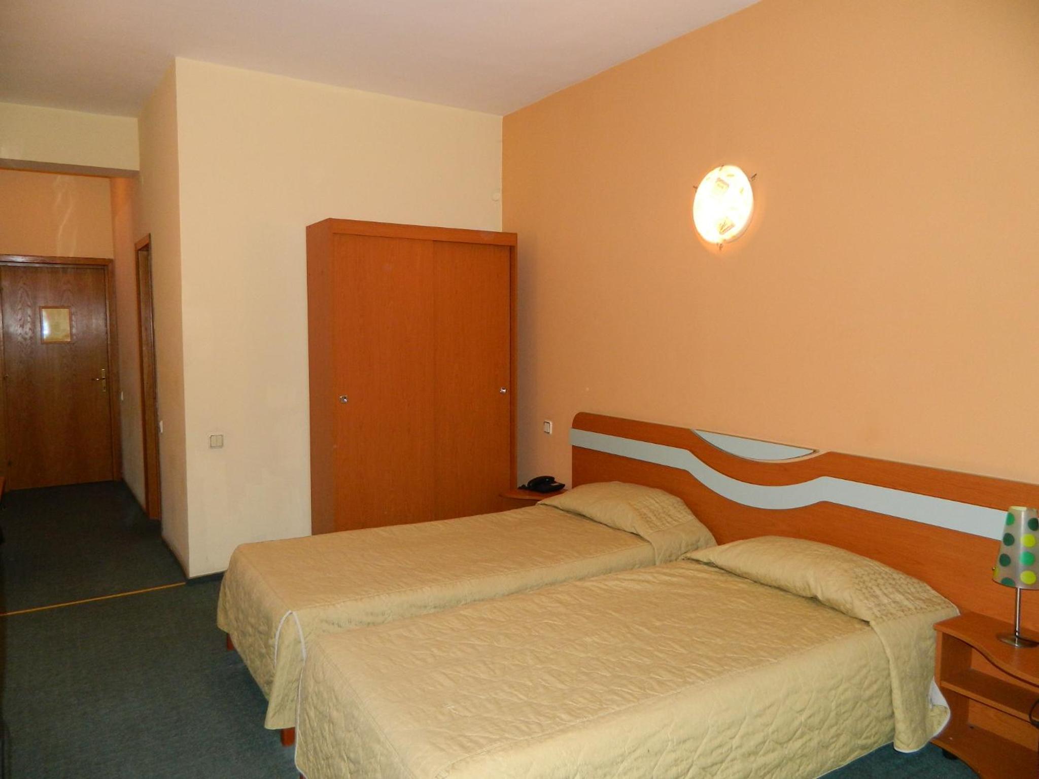 Standard Twin Room photo 2