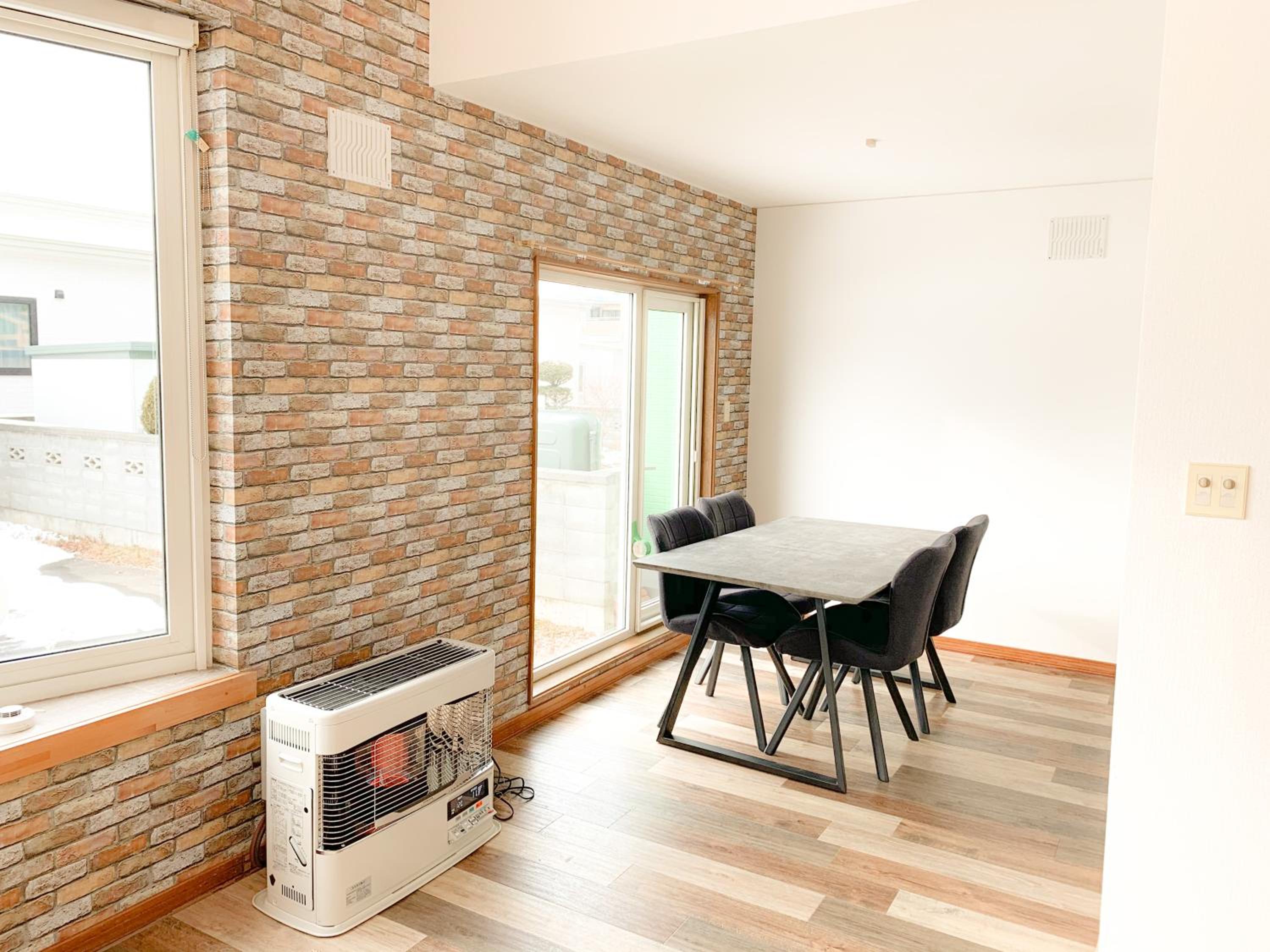 Four-Bedroom House - Photo 4