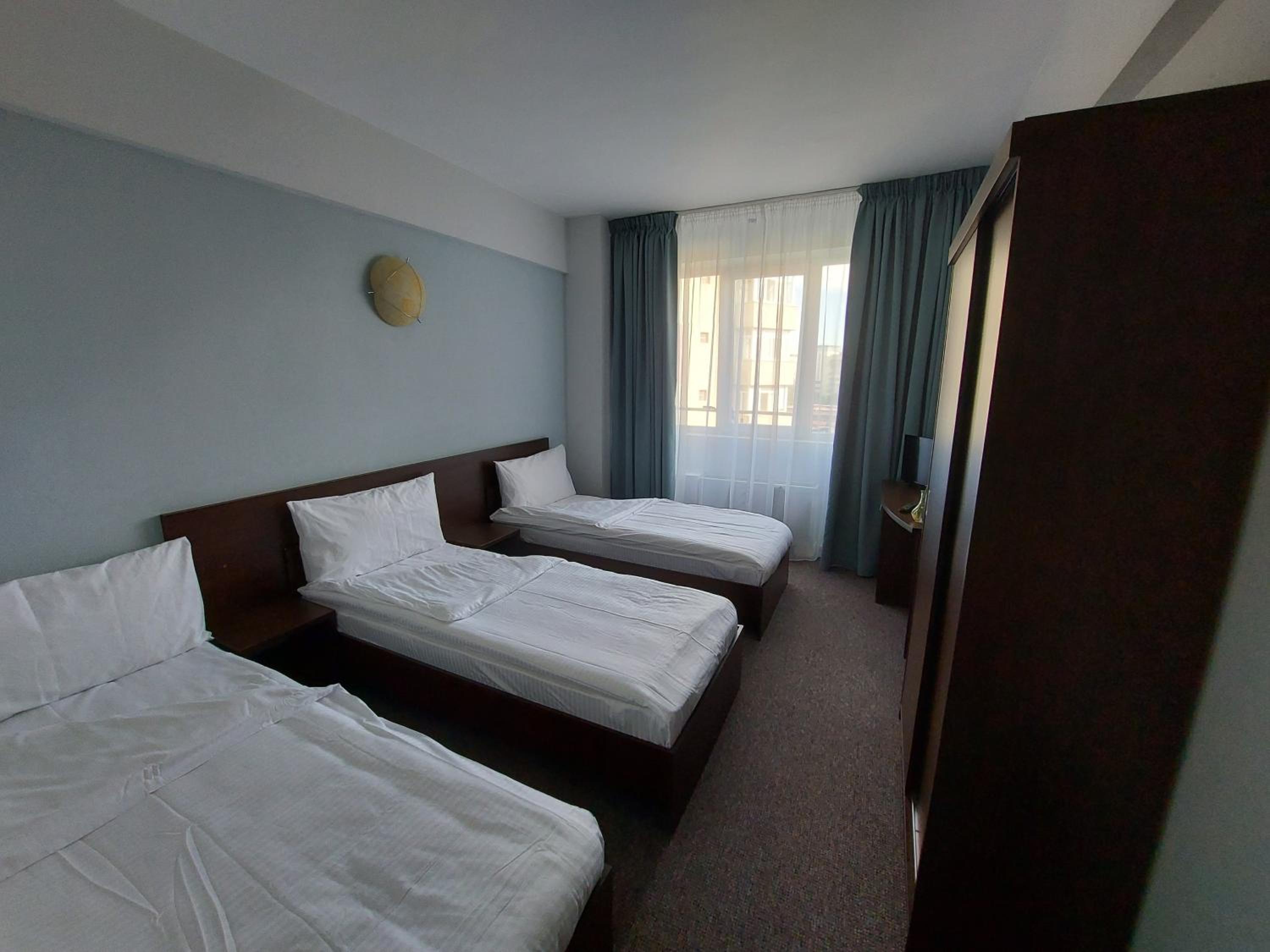 Economy Triple Room photo 1