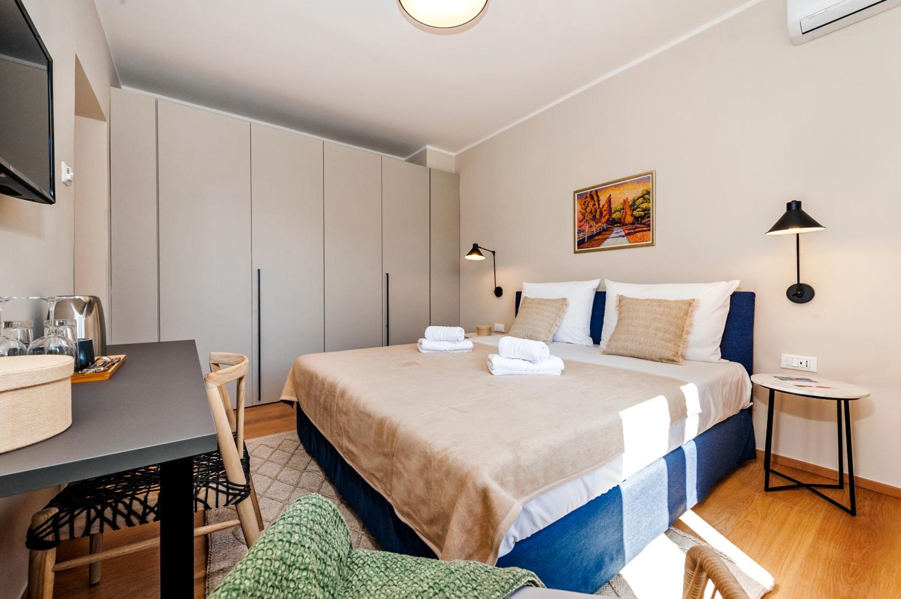 Double or Twin Room - Photo 9