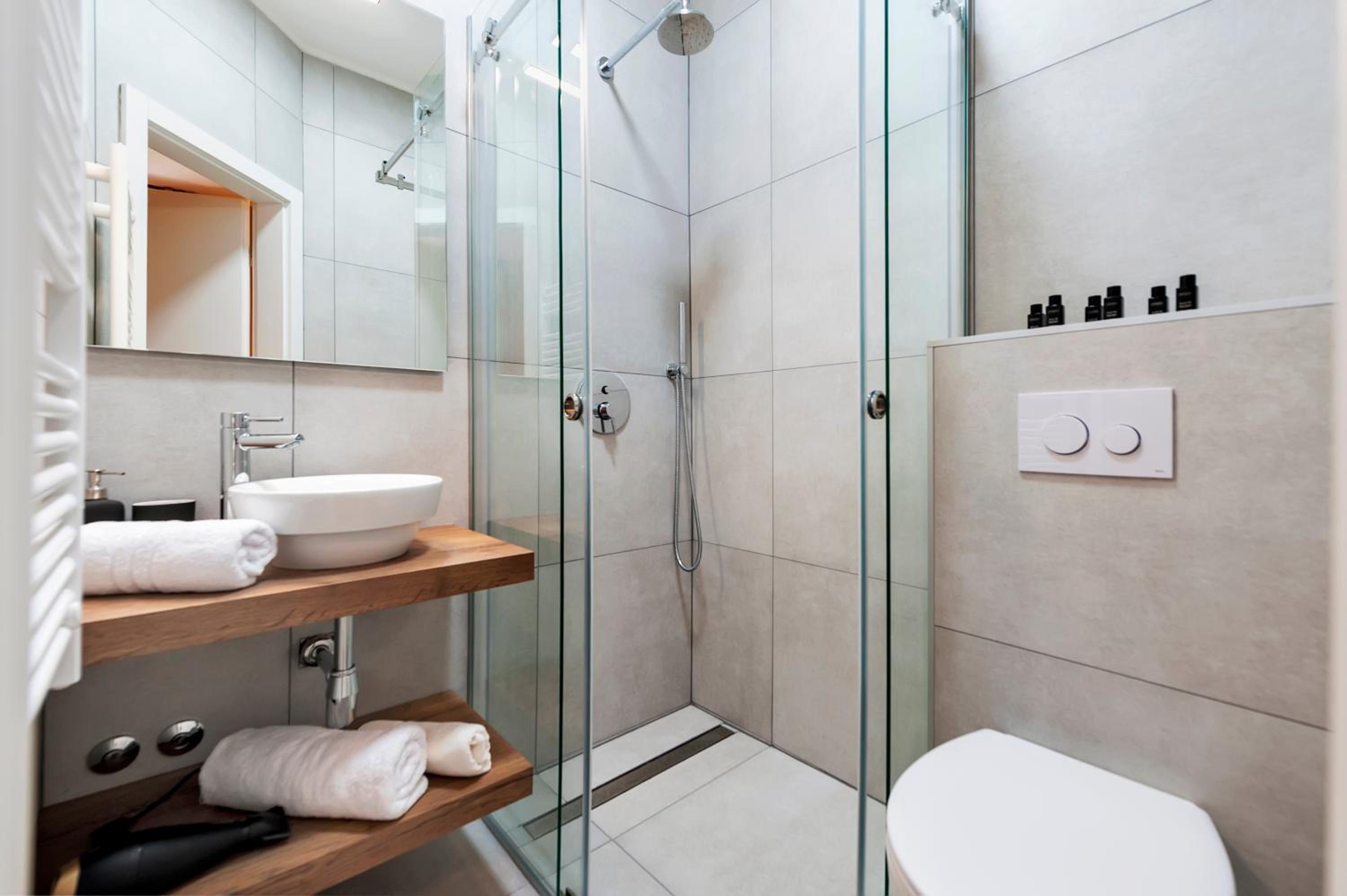 Double or Twin Room - Photo 8