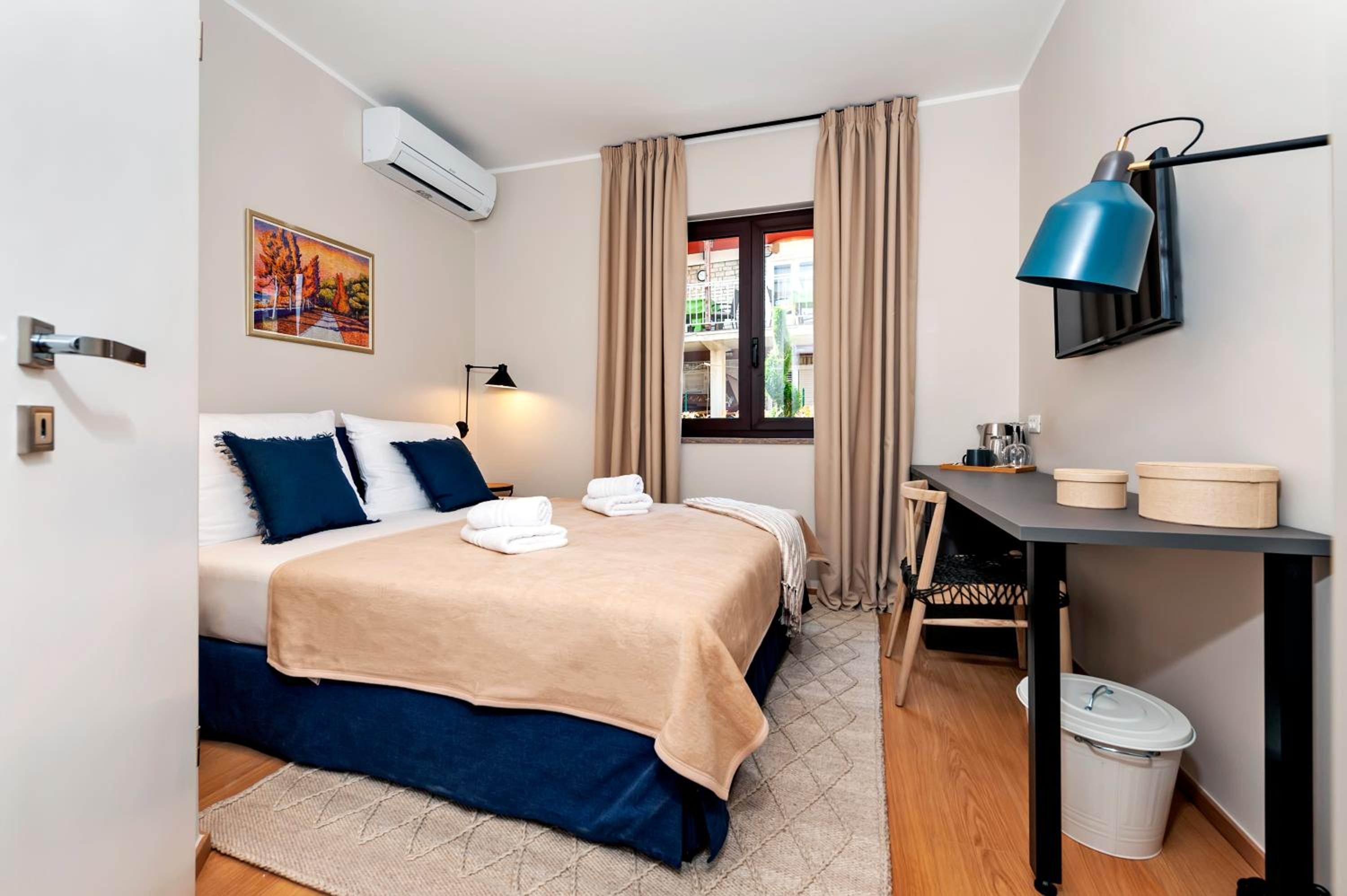 Double or Twin Room - Photo 3