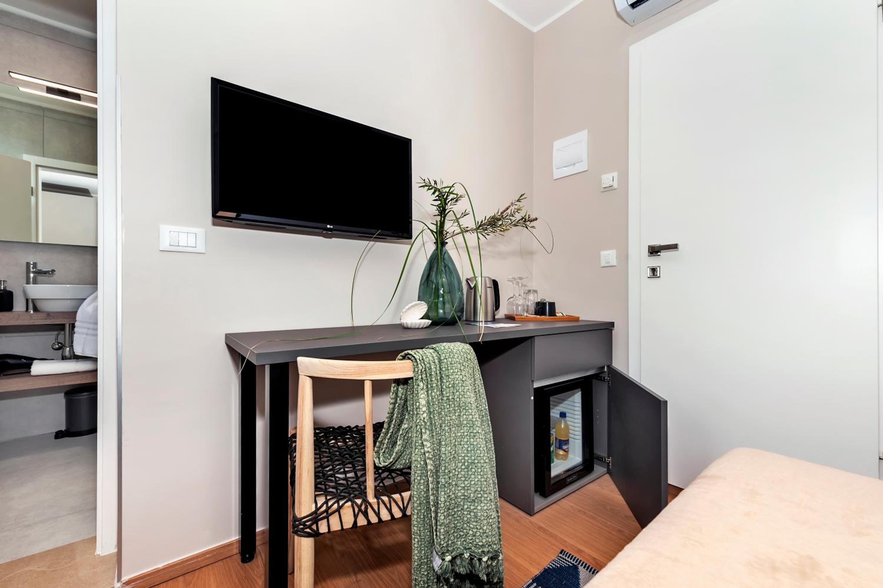 Double or Twin Room - Photo 25