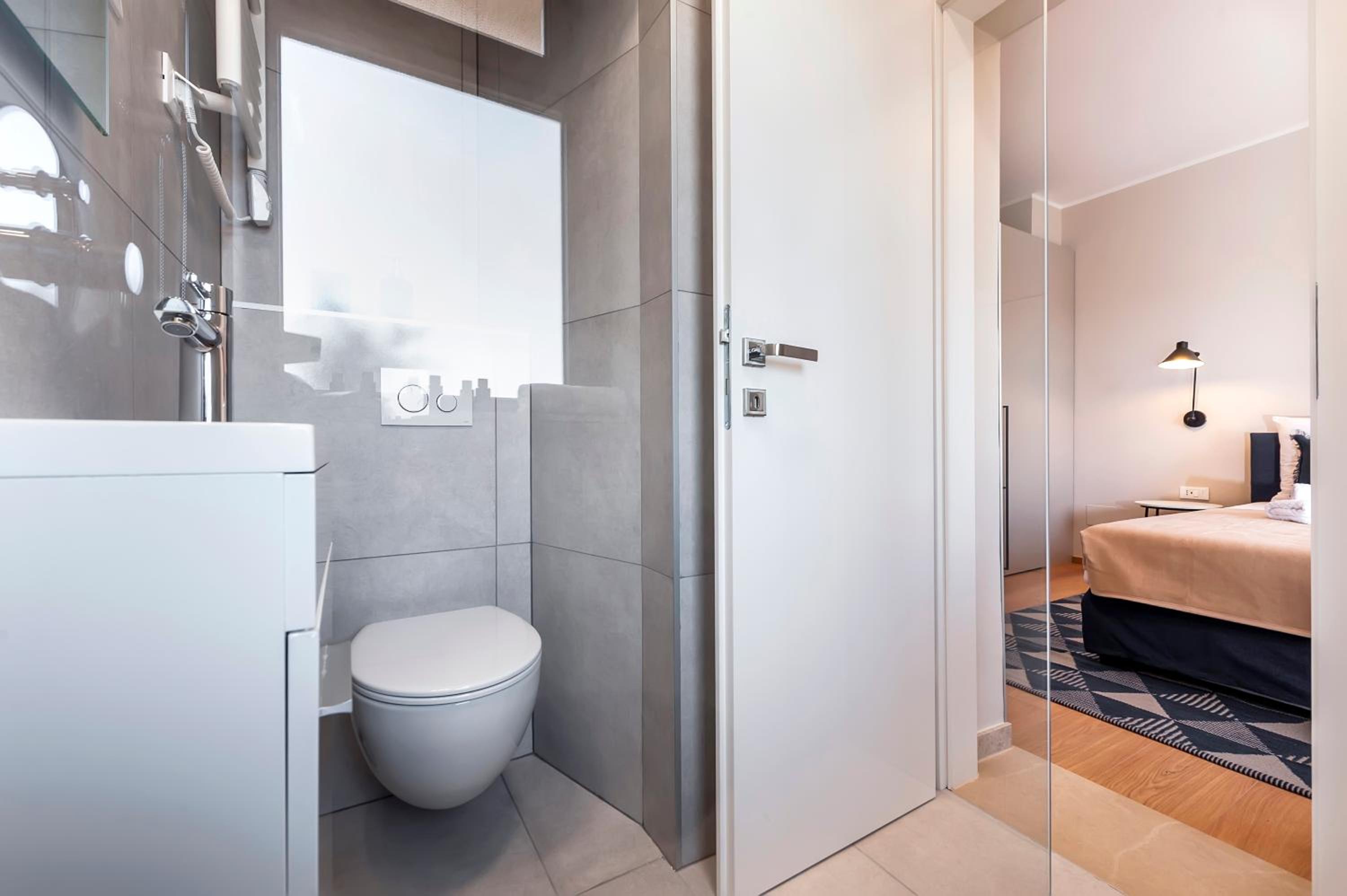 Standard Double Room with Balcony - Photo 6