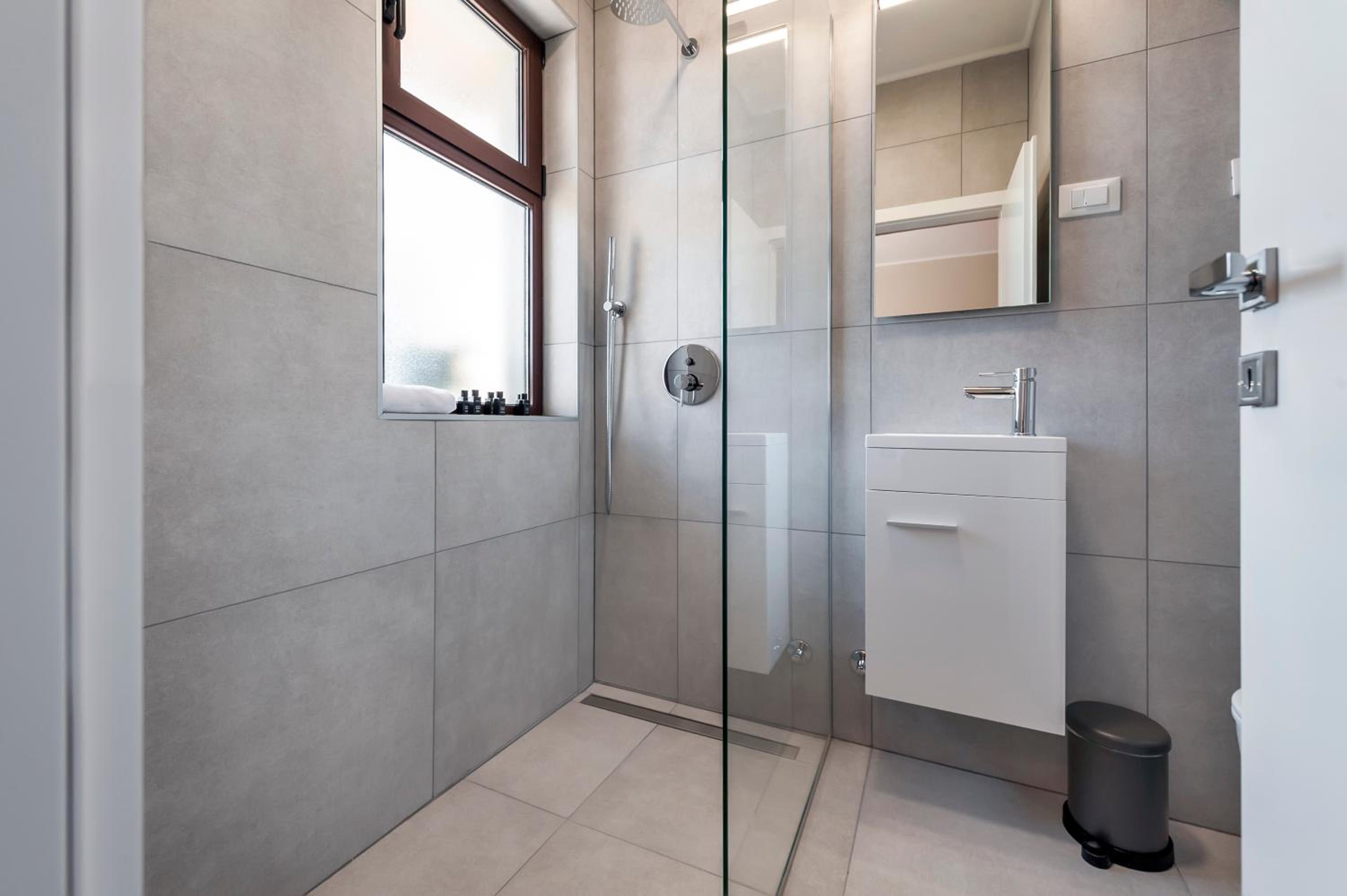 Standard Double Room with Balcony - Photo 3