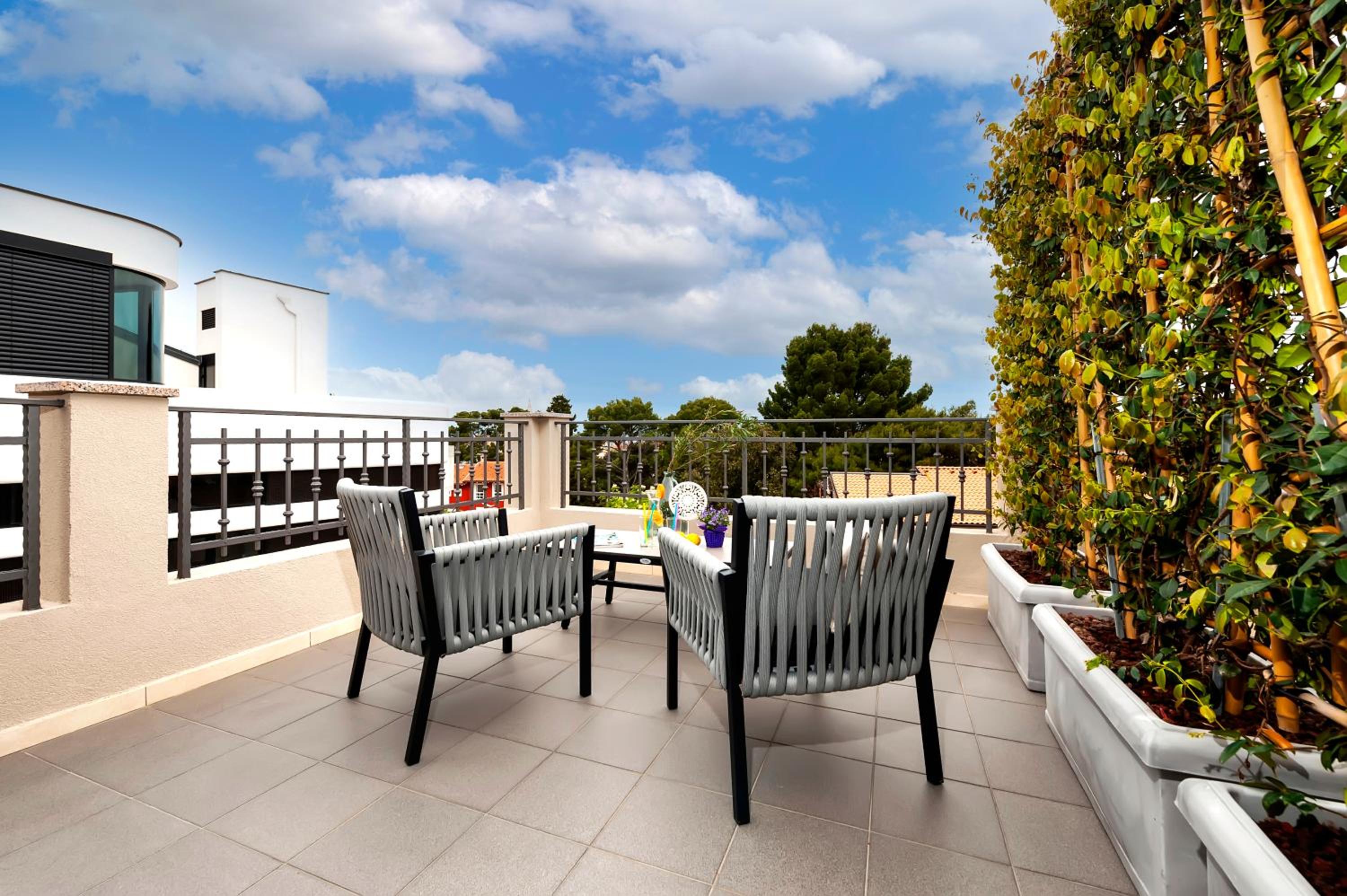 Standard Double Room with Balcony - Photo 10