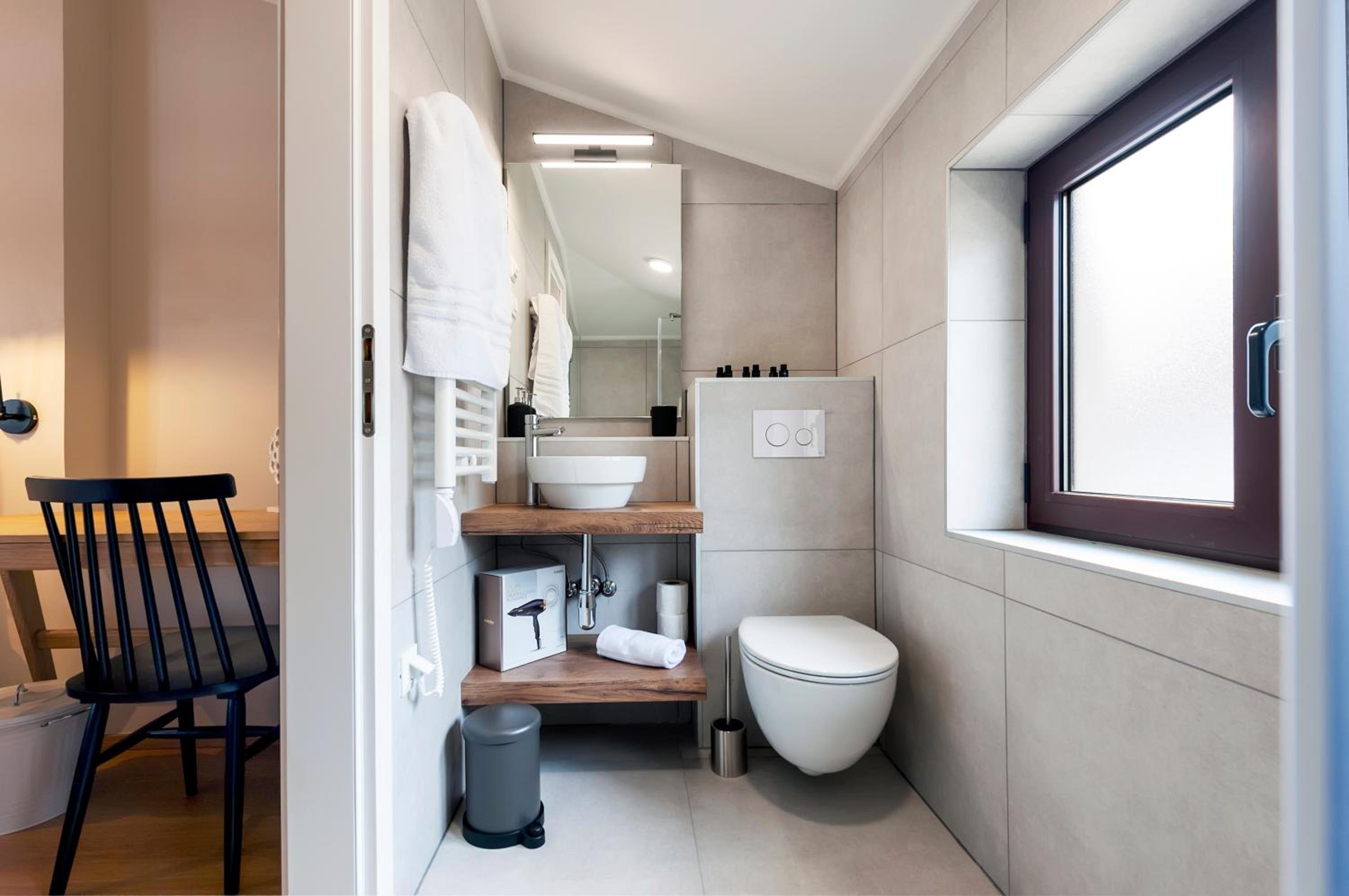 Standard Double Room with Balcony - Photo 15