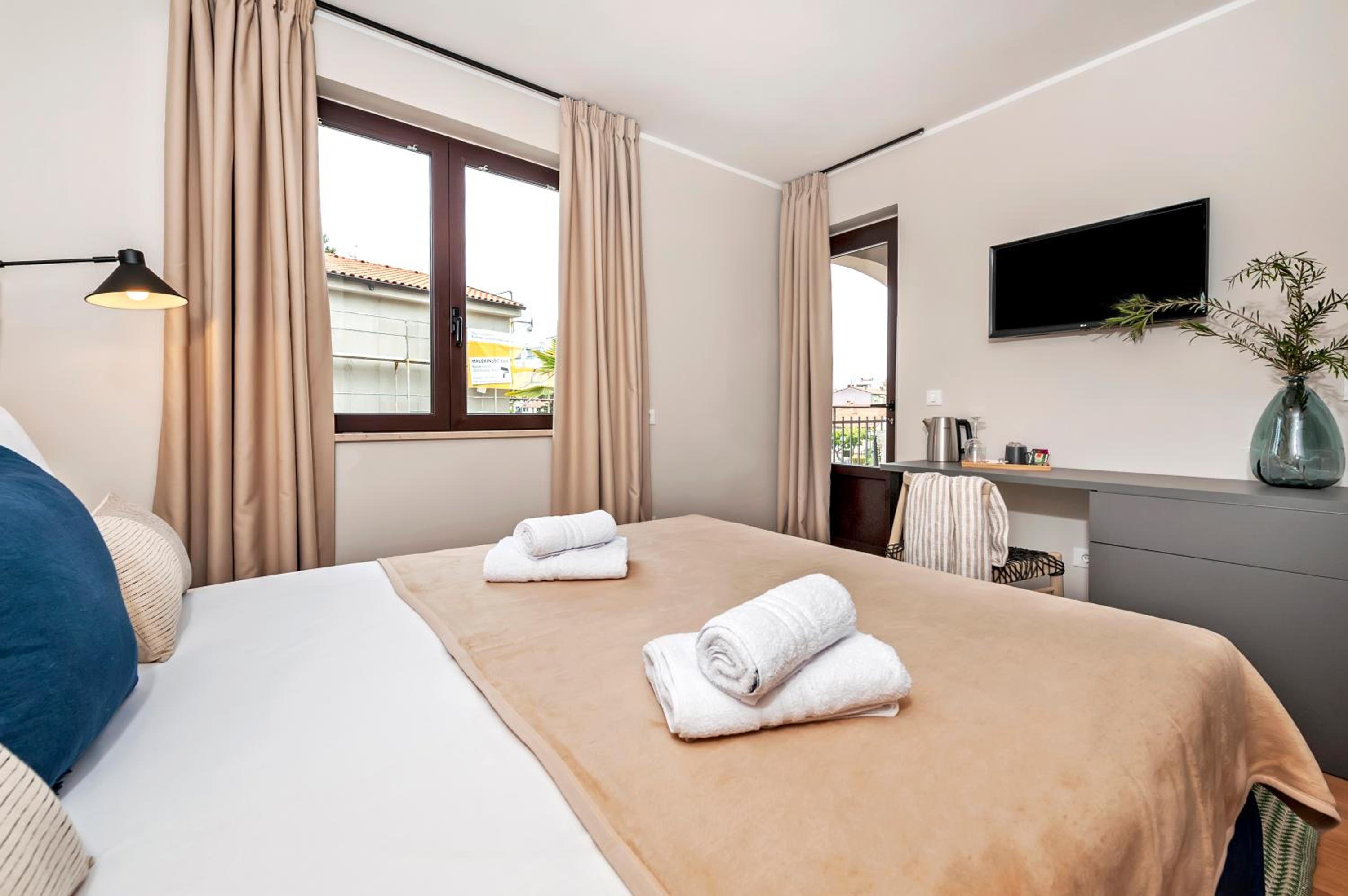 Standard Double Room with Balcony - Photo 18
