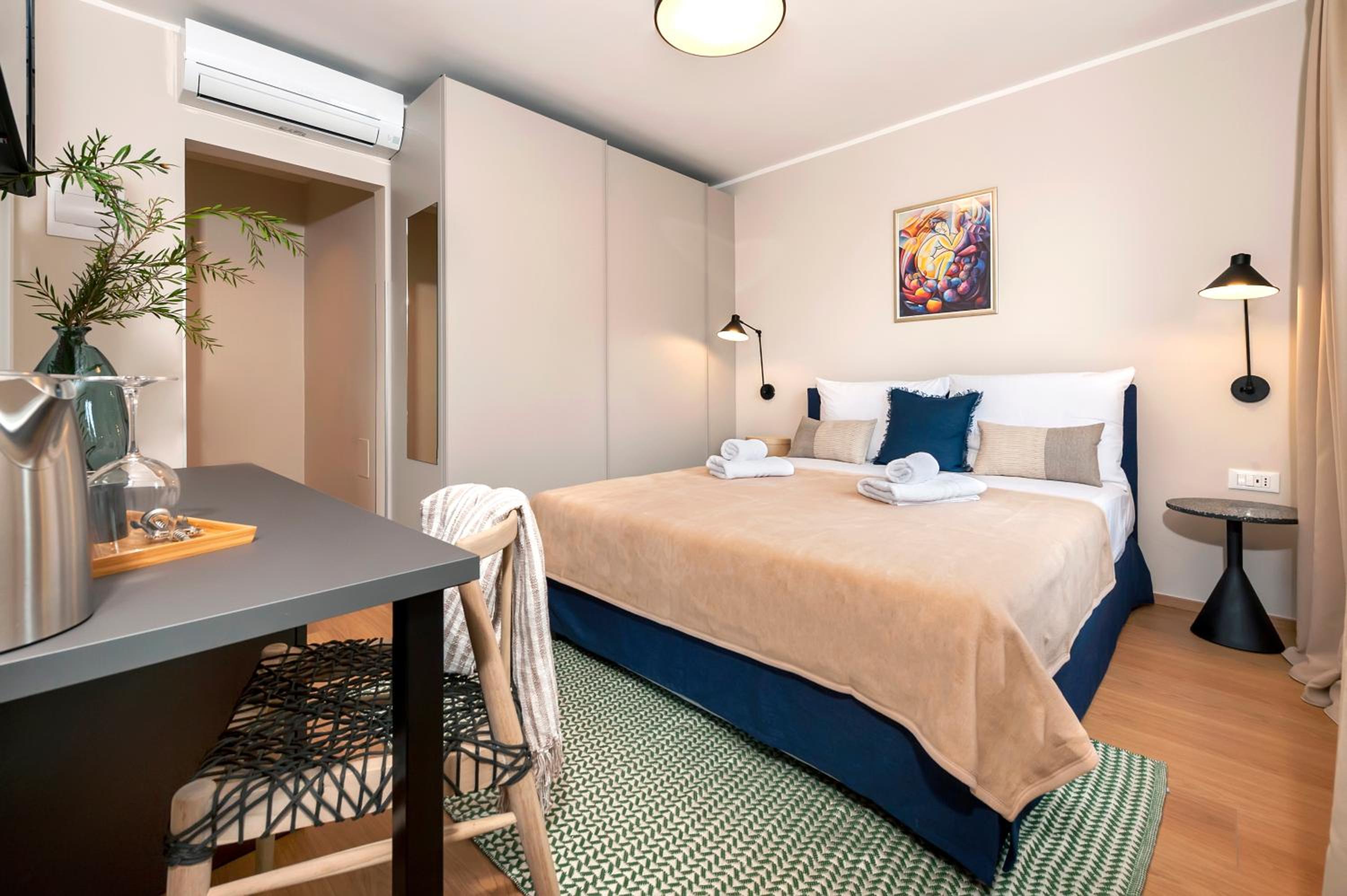 Standard Double Room with Balcony - Photo 17