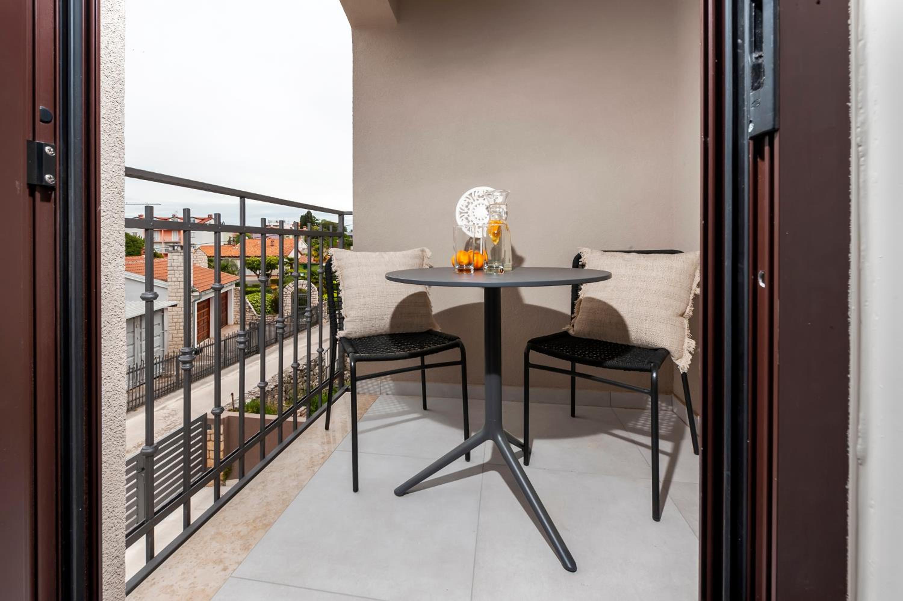 Standard Double Room with Balcony - Photo 16