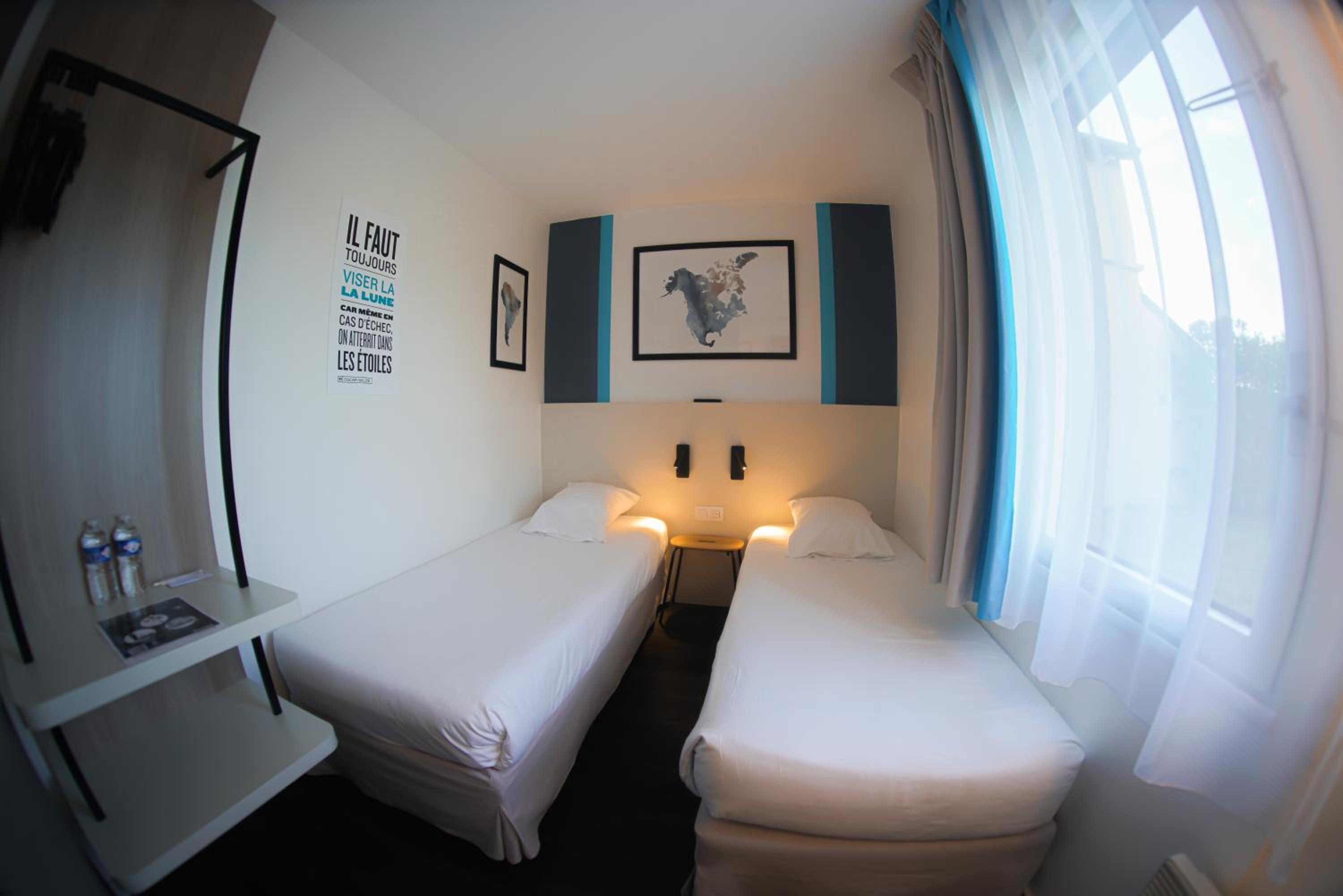 Twin Room - Photo 15