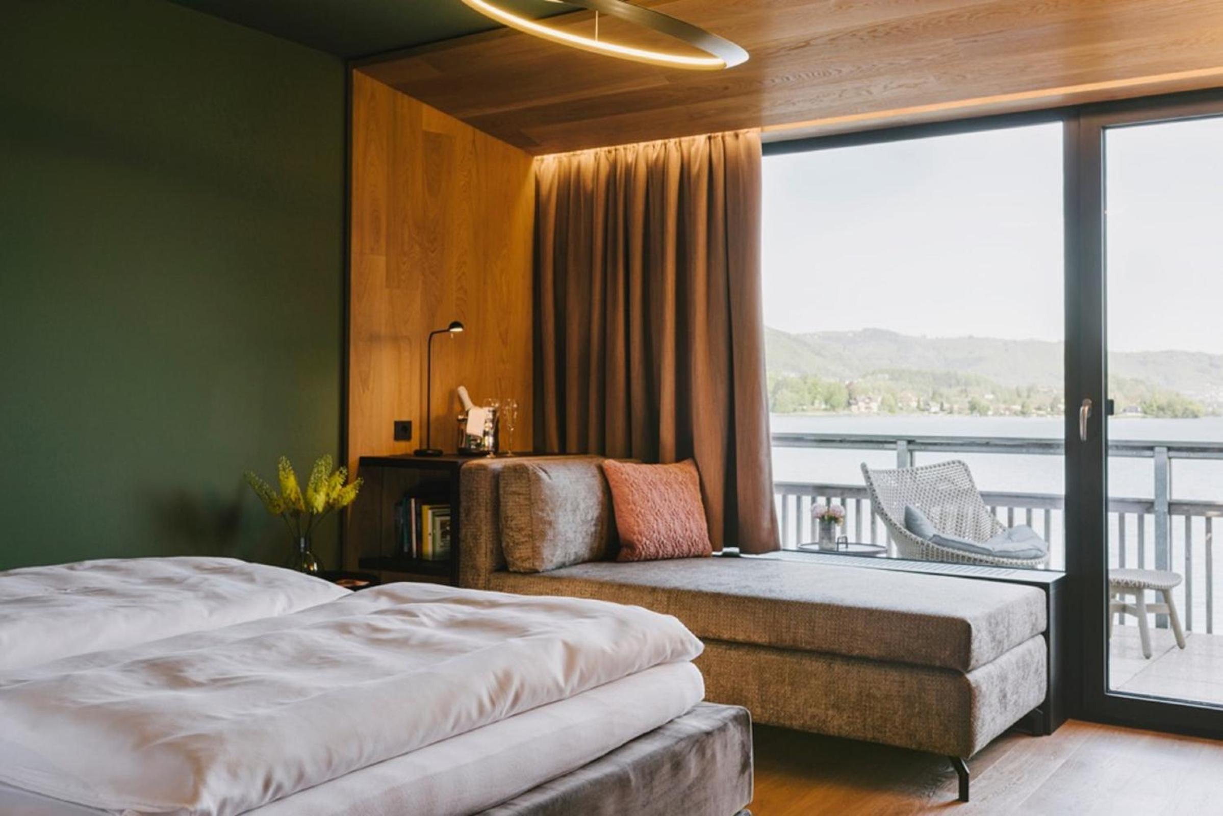 Suite with Balcony - Photo 2