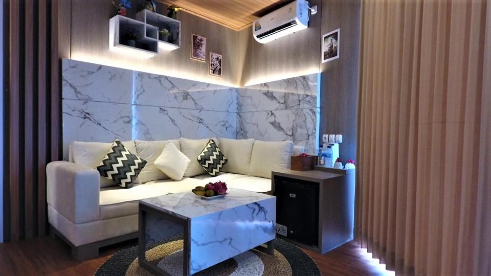 Executive Suite - Photo 28