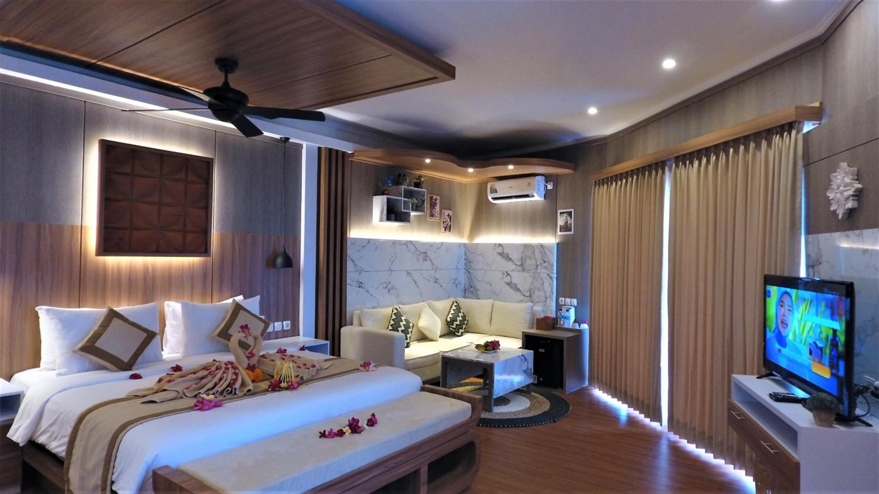 Executive Suite - Photo 27