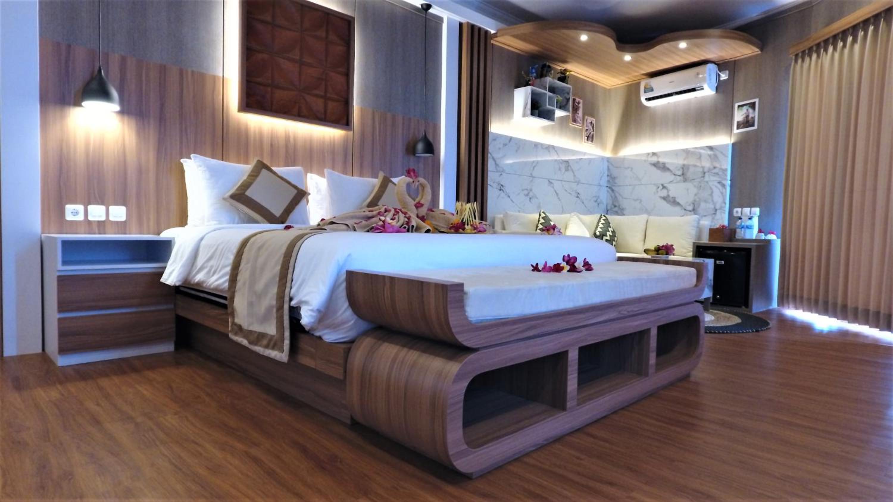 Executive Suite - Photo 26