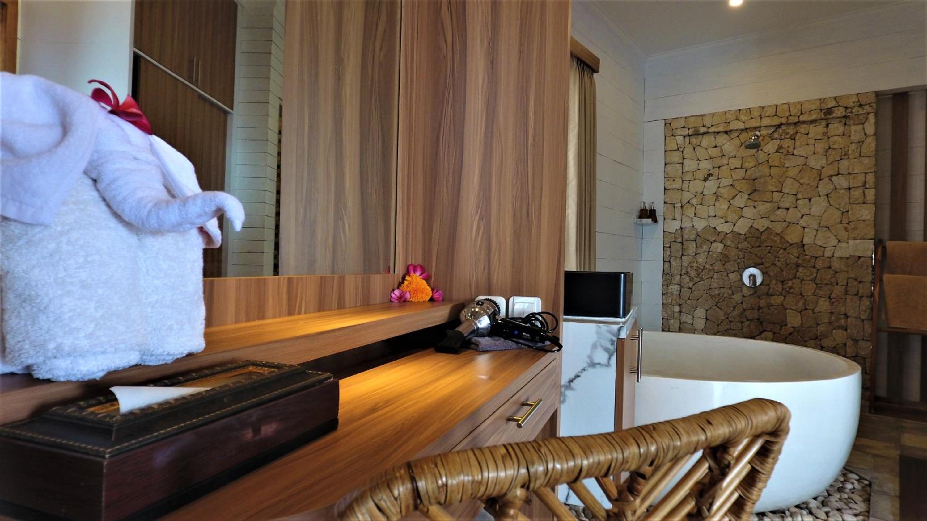 Executive Suite - Photo 31