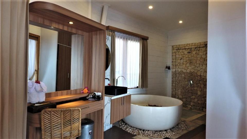 Executive Suite - Photo 25