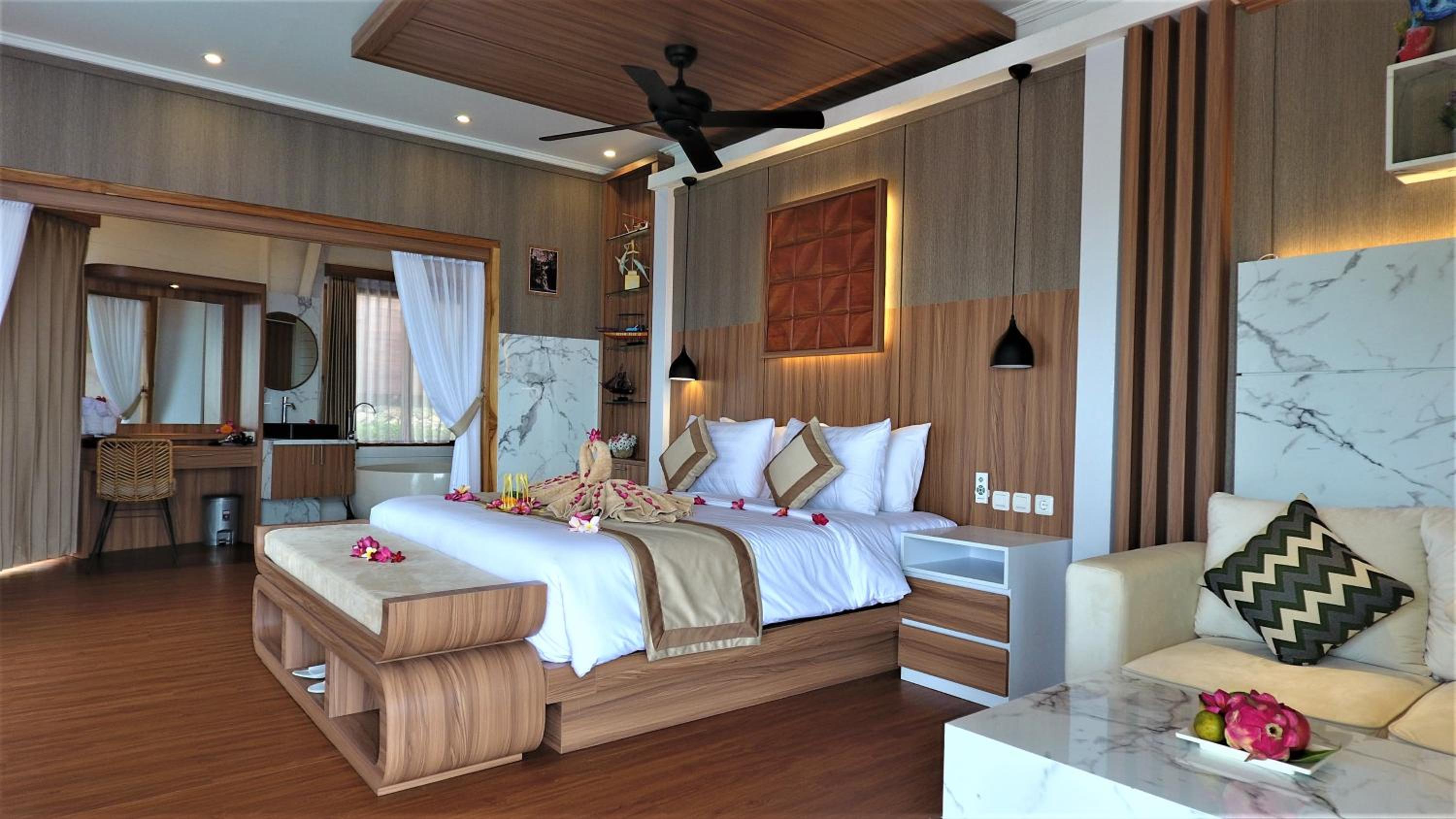Executive Suite - Photo 1