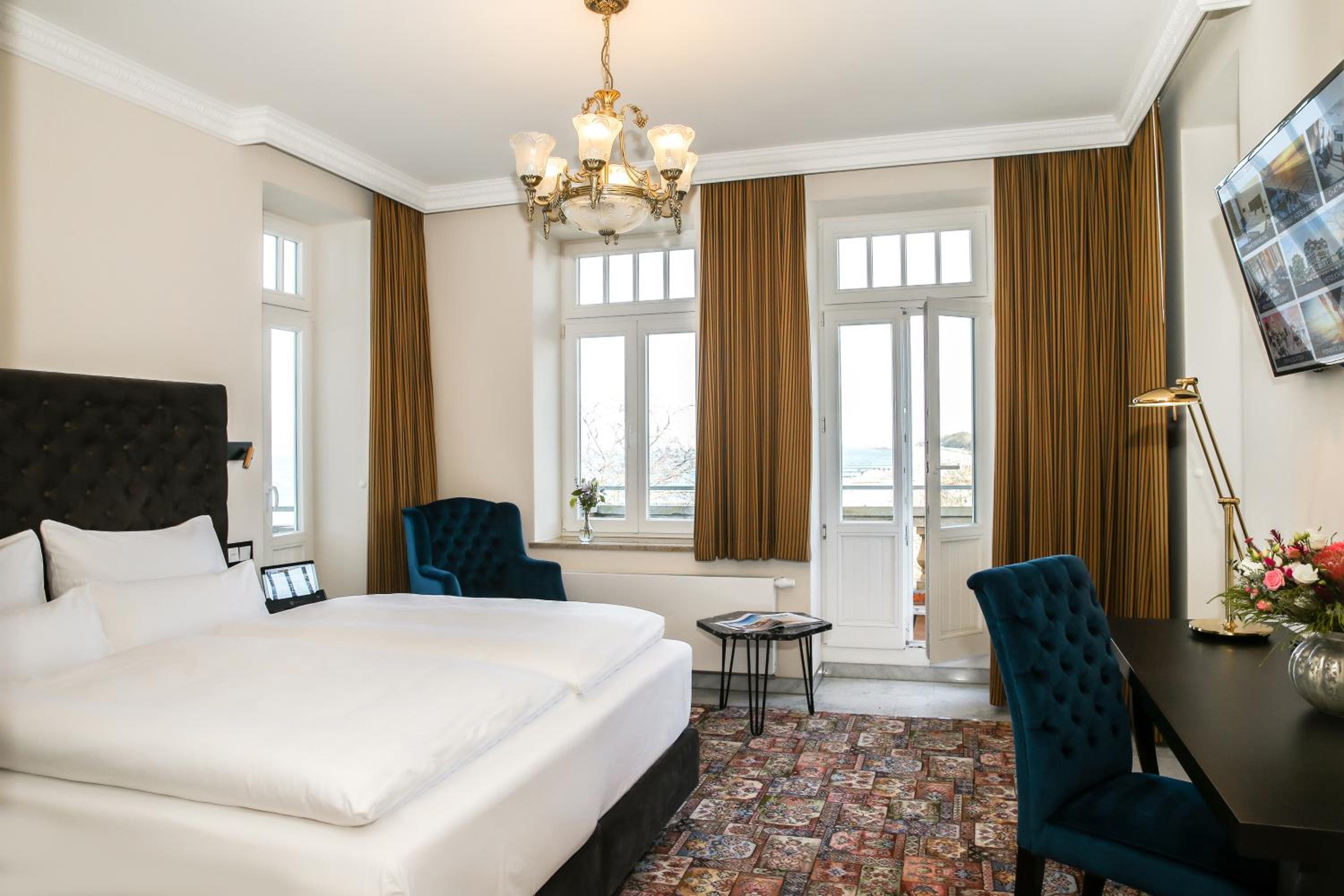 Double Room with Sea View - Photo 2