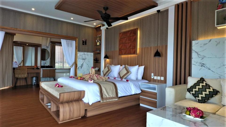 Executive Suite - Photo 19