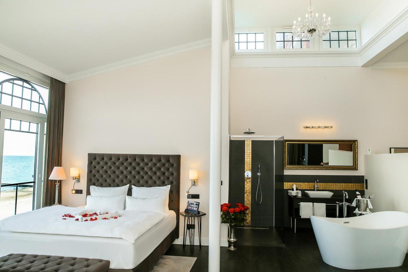 Suite with Sea View thumbnail 6