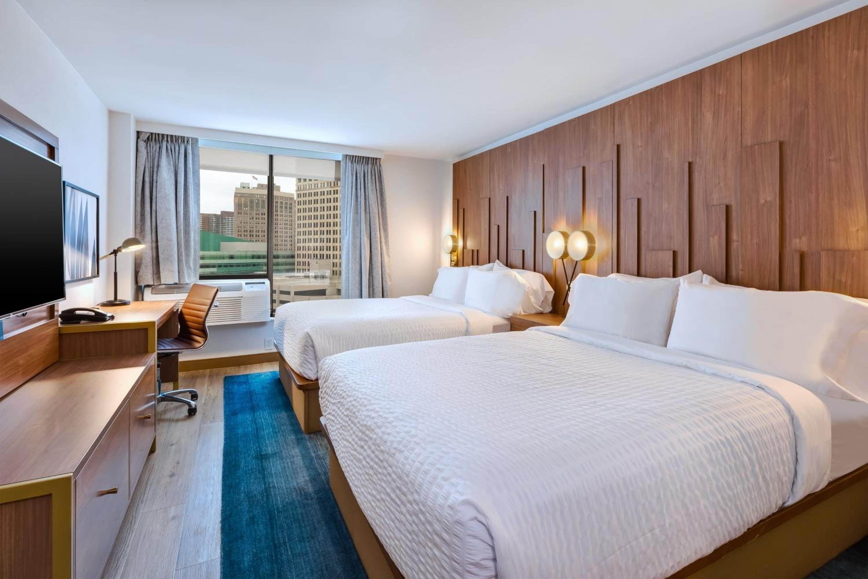Standard Room with Two Queen Beds - Photo 7