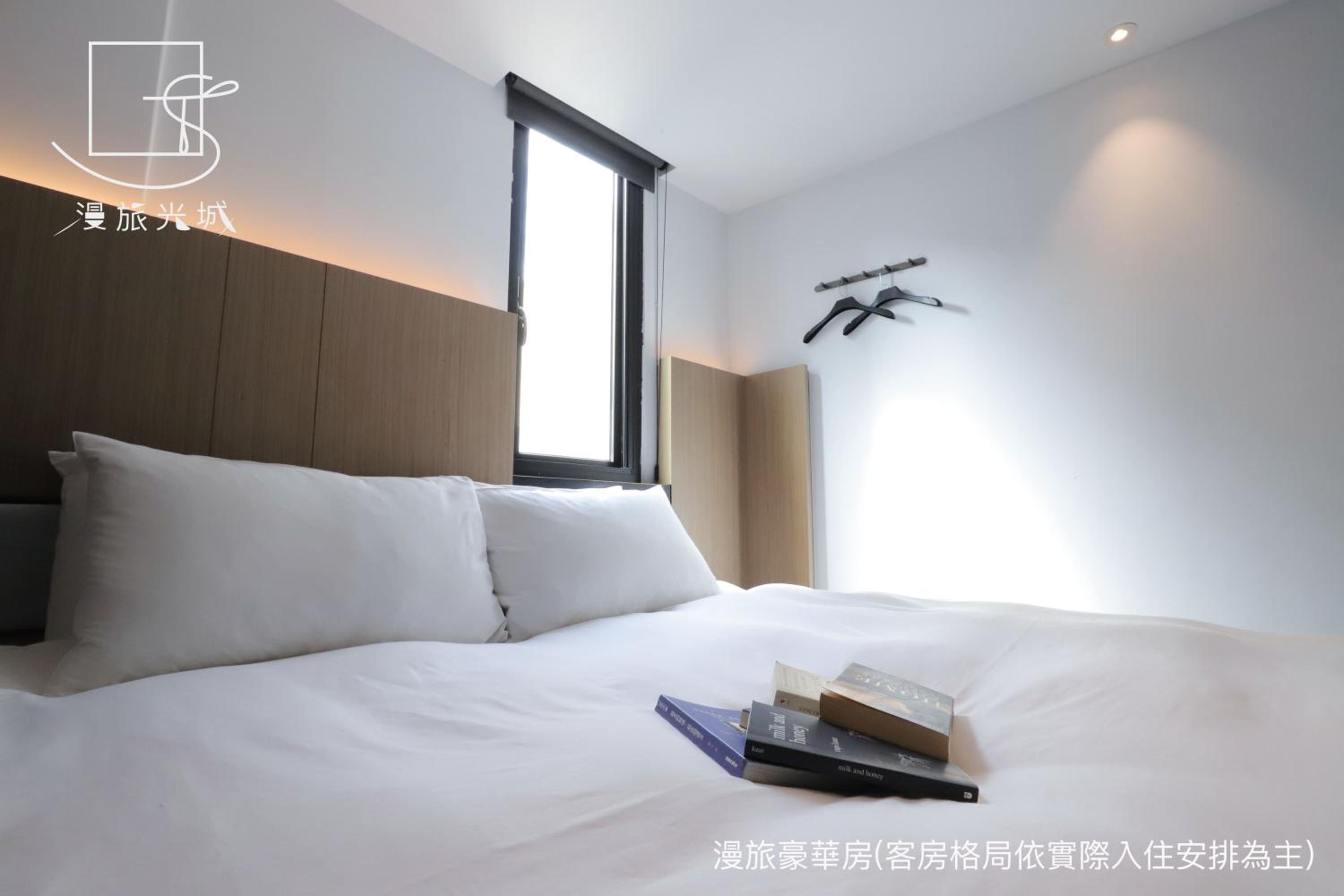 Deluxe Double Room with Bathtub - Photo 8
