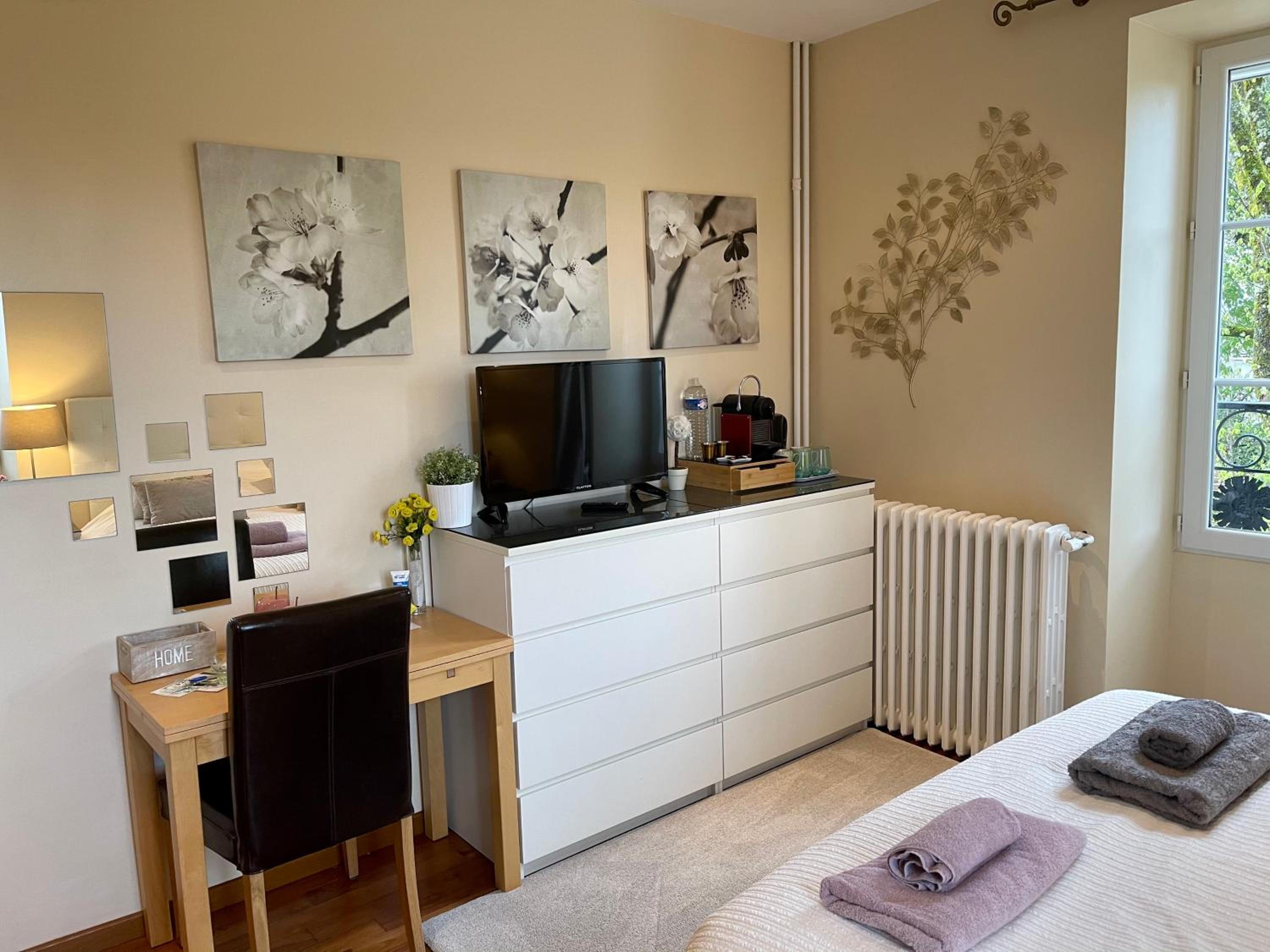 Double Room with Garden View and Private Bathroom photo 3