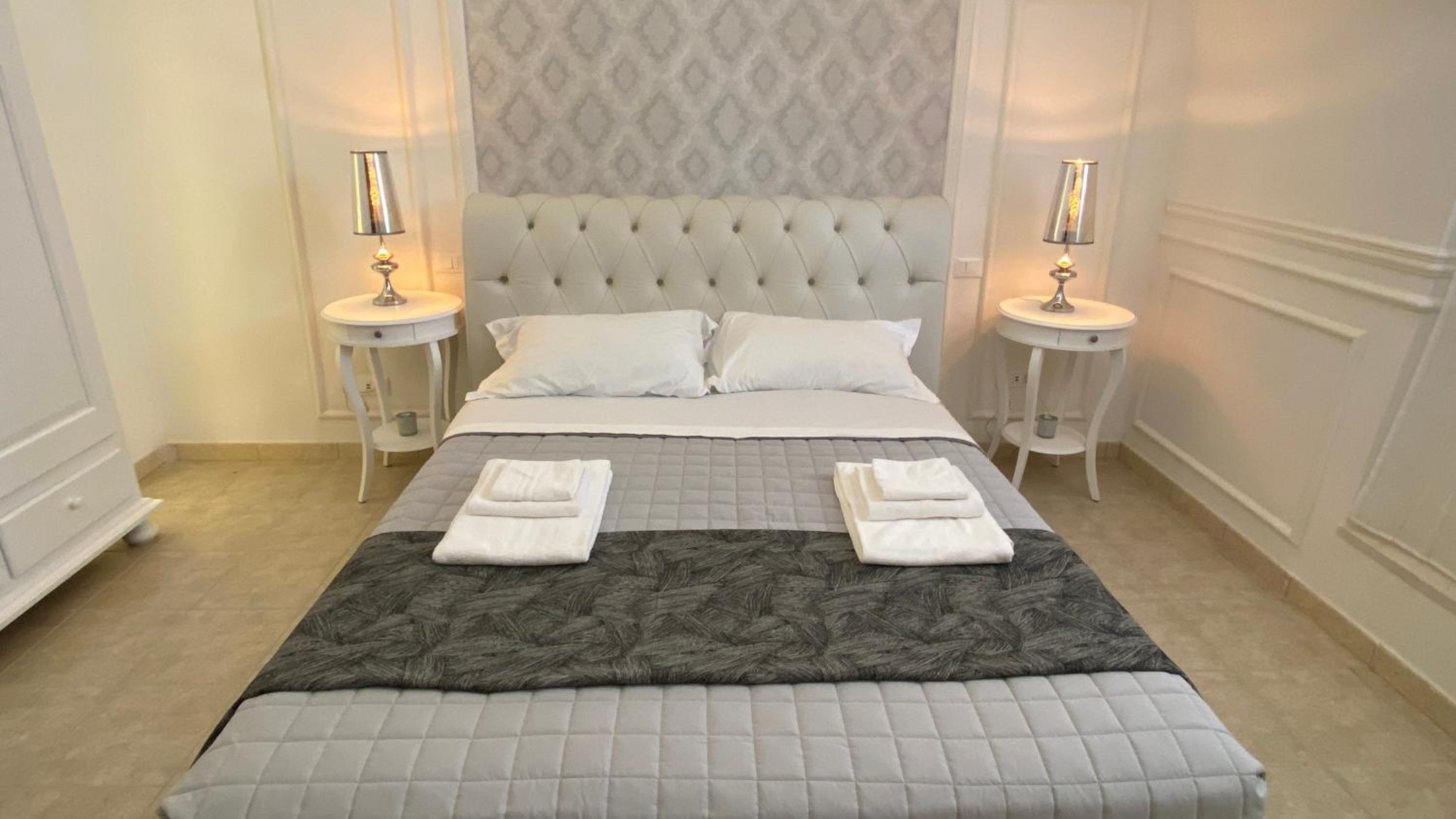 Superior King Room - Photo 1