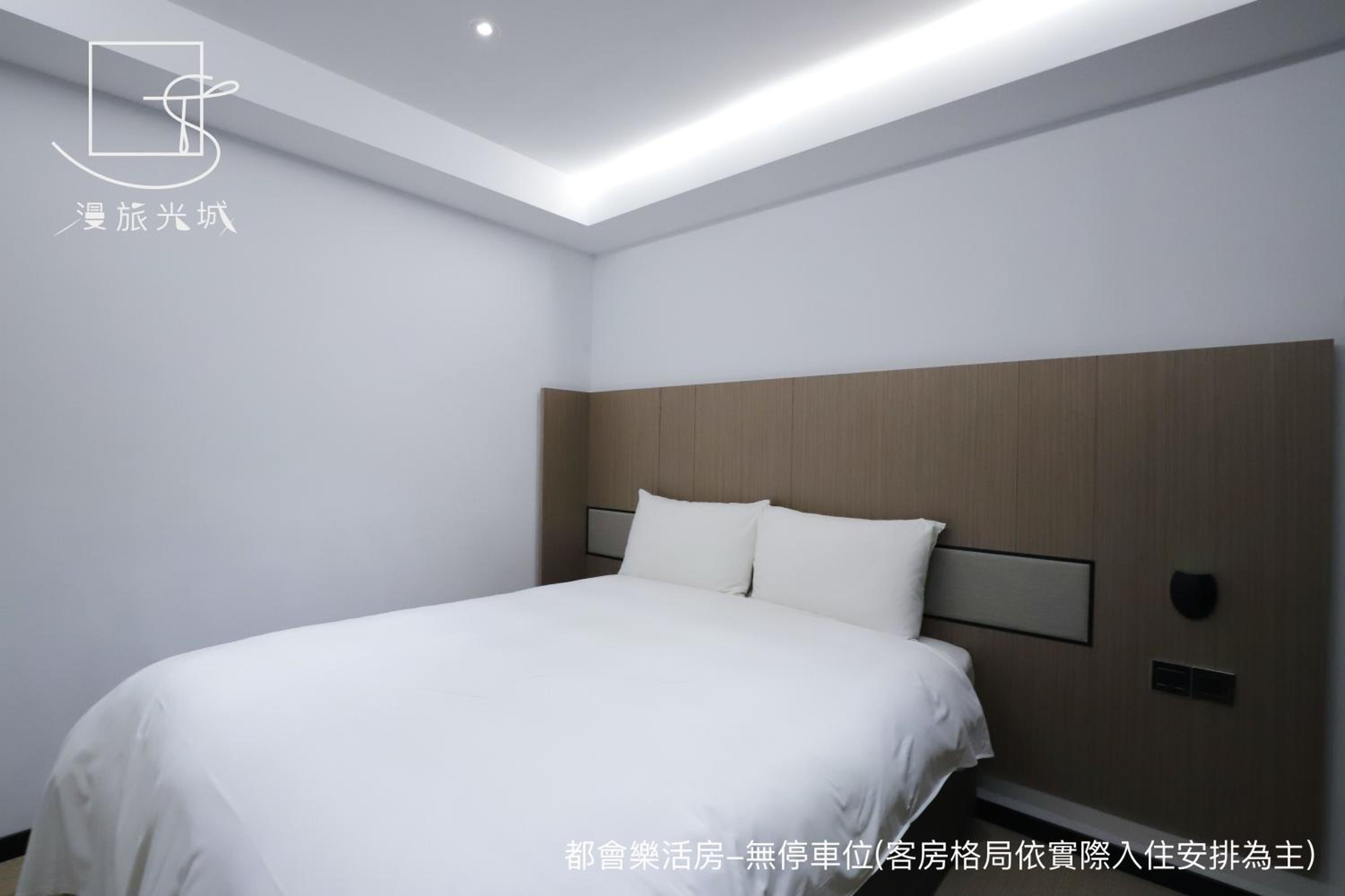 Standard Double Room - Photo 15