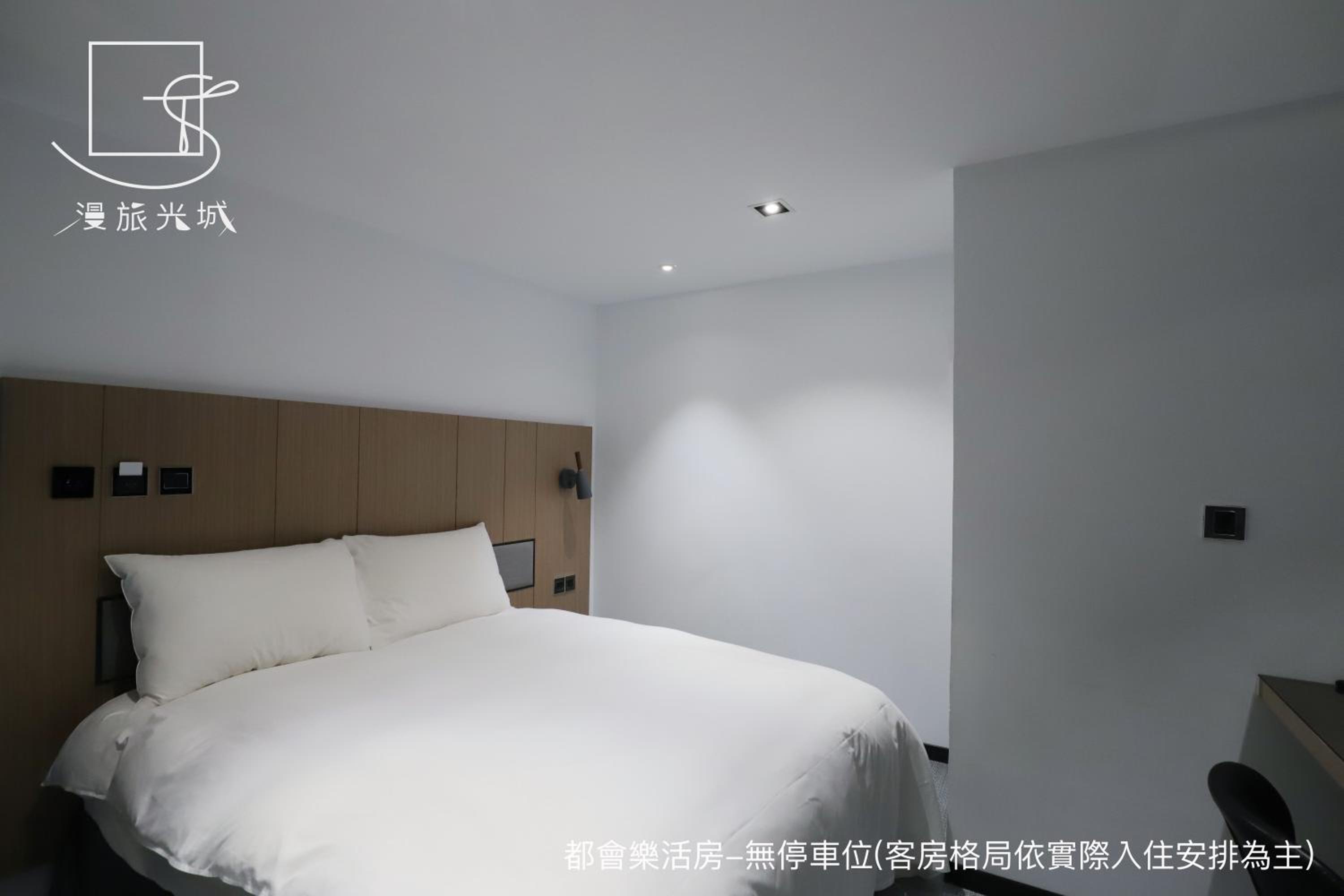 Standard Double Room - Photo 12