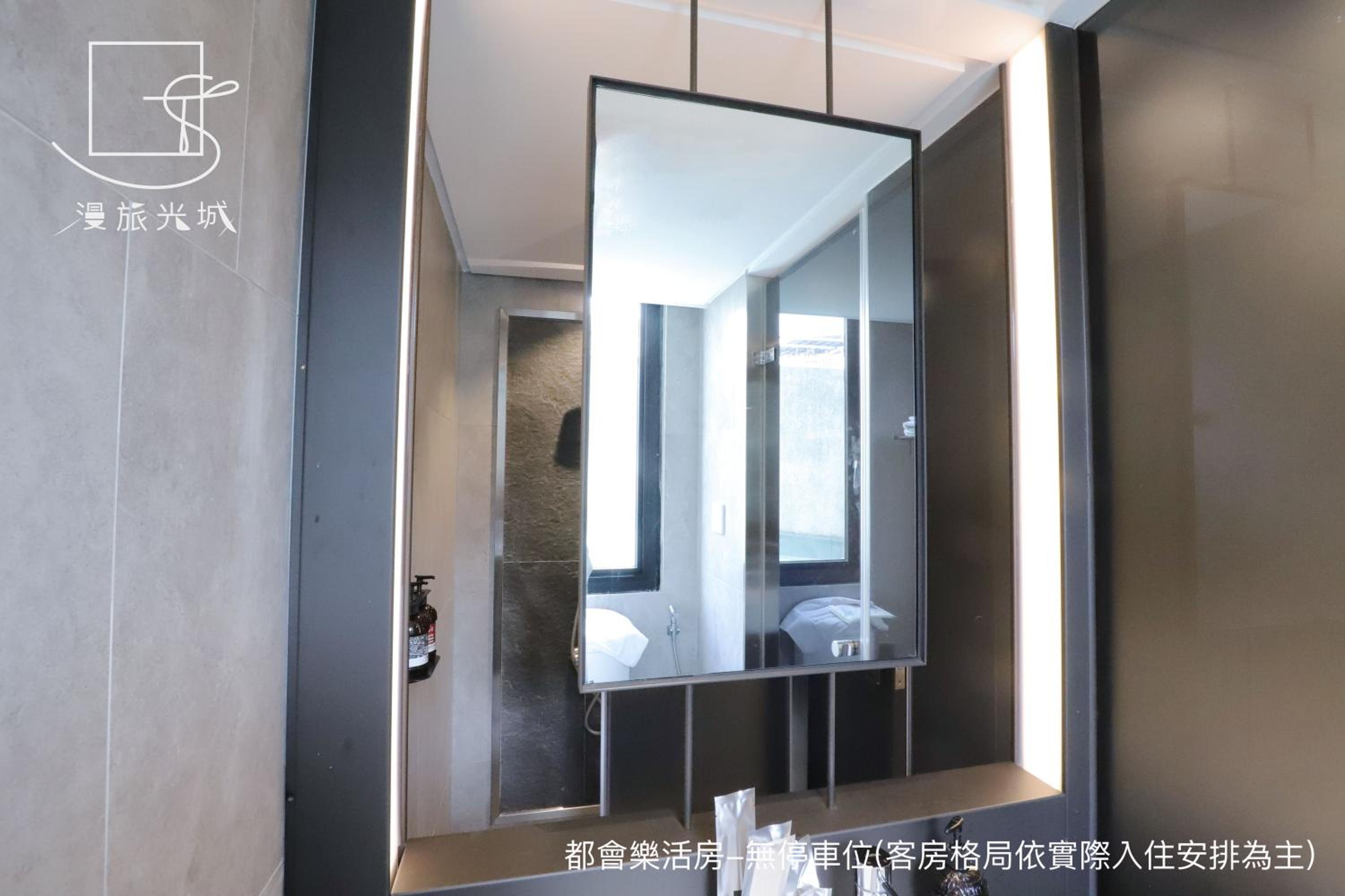 Standard Double Room - Photo 17