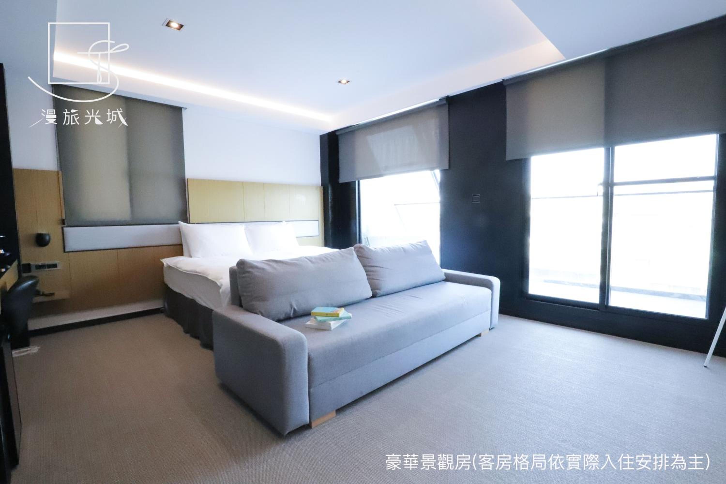 Deluxe Room with View - with Bathtub photo 1