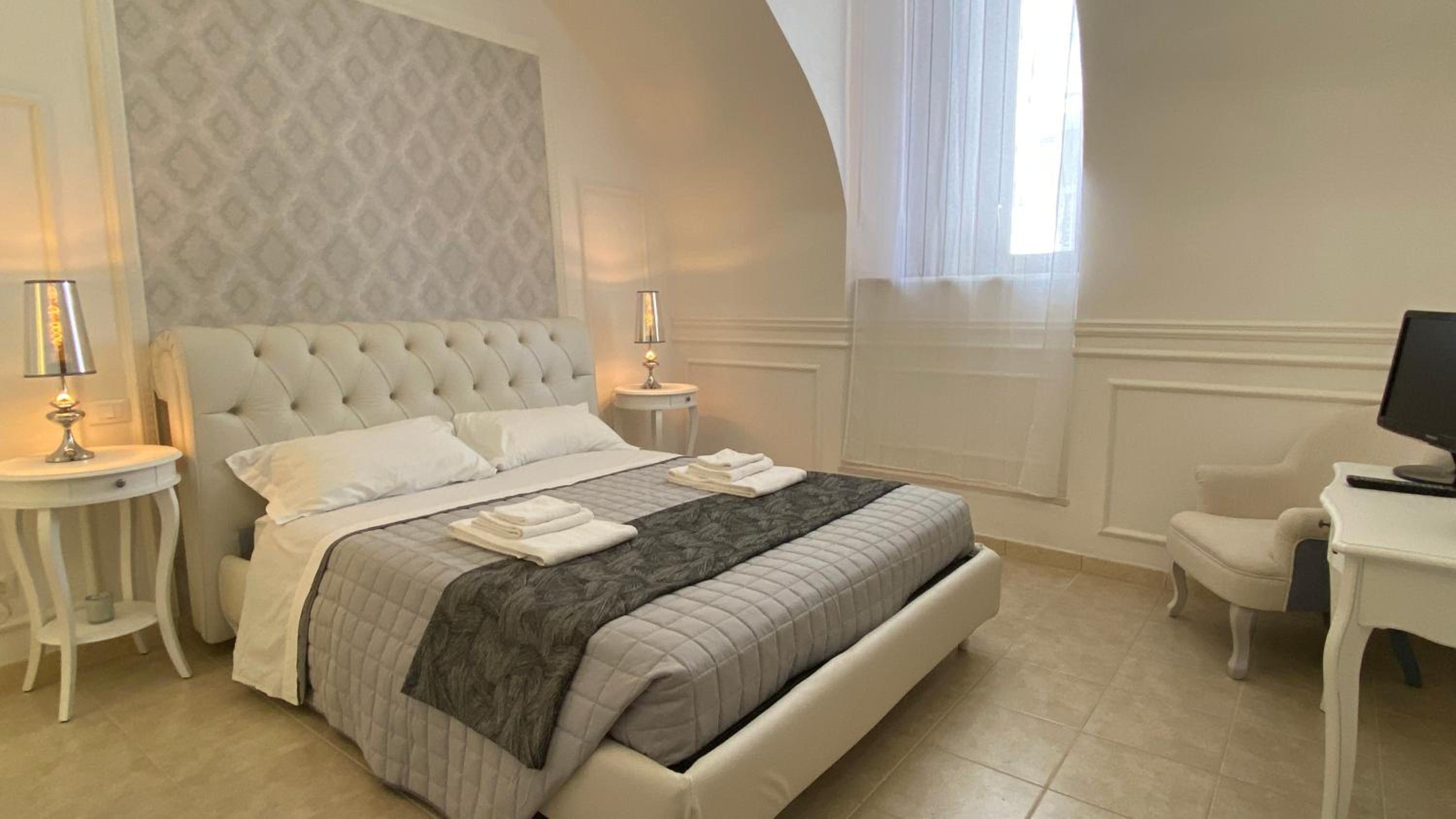 Superior King Room - Photo 6