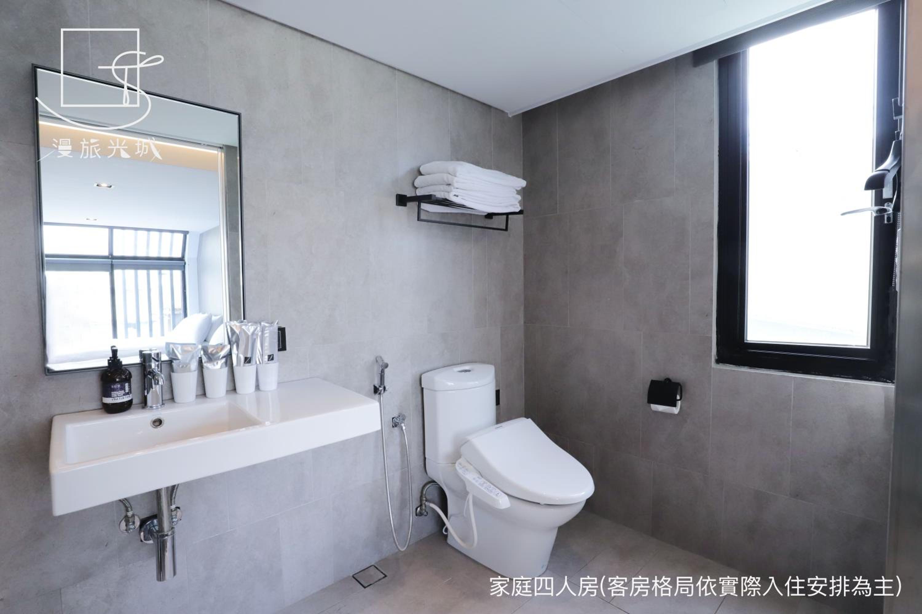 Deluxe Quadruple Room - Photo 10